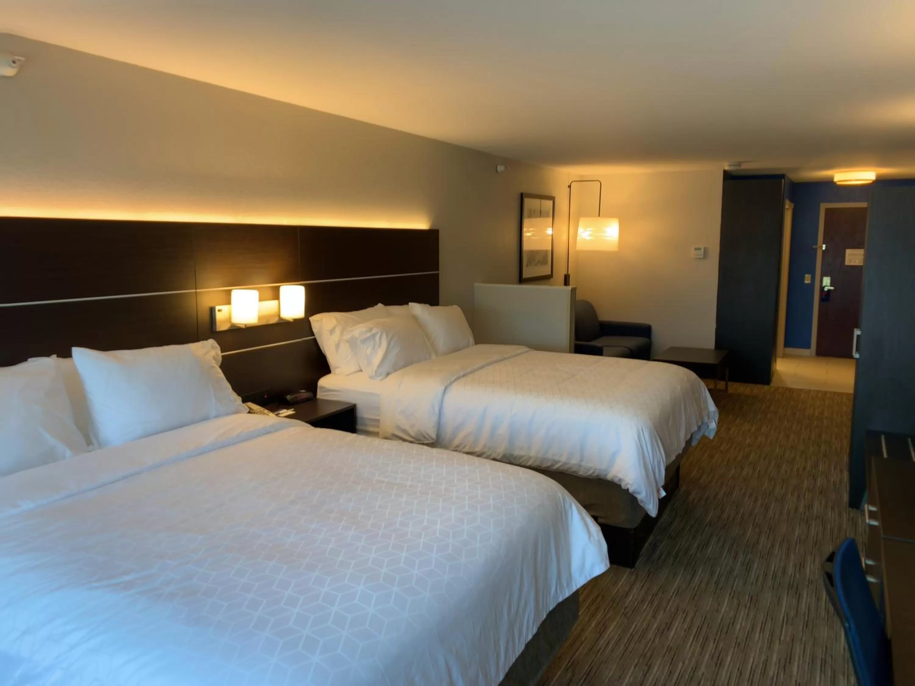 Photo of the whole room, Bed in Holiday Inn Express & Suites Exmore - Eastern Shore by IHG