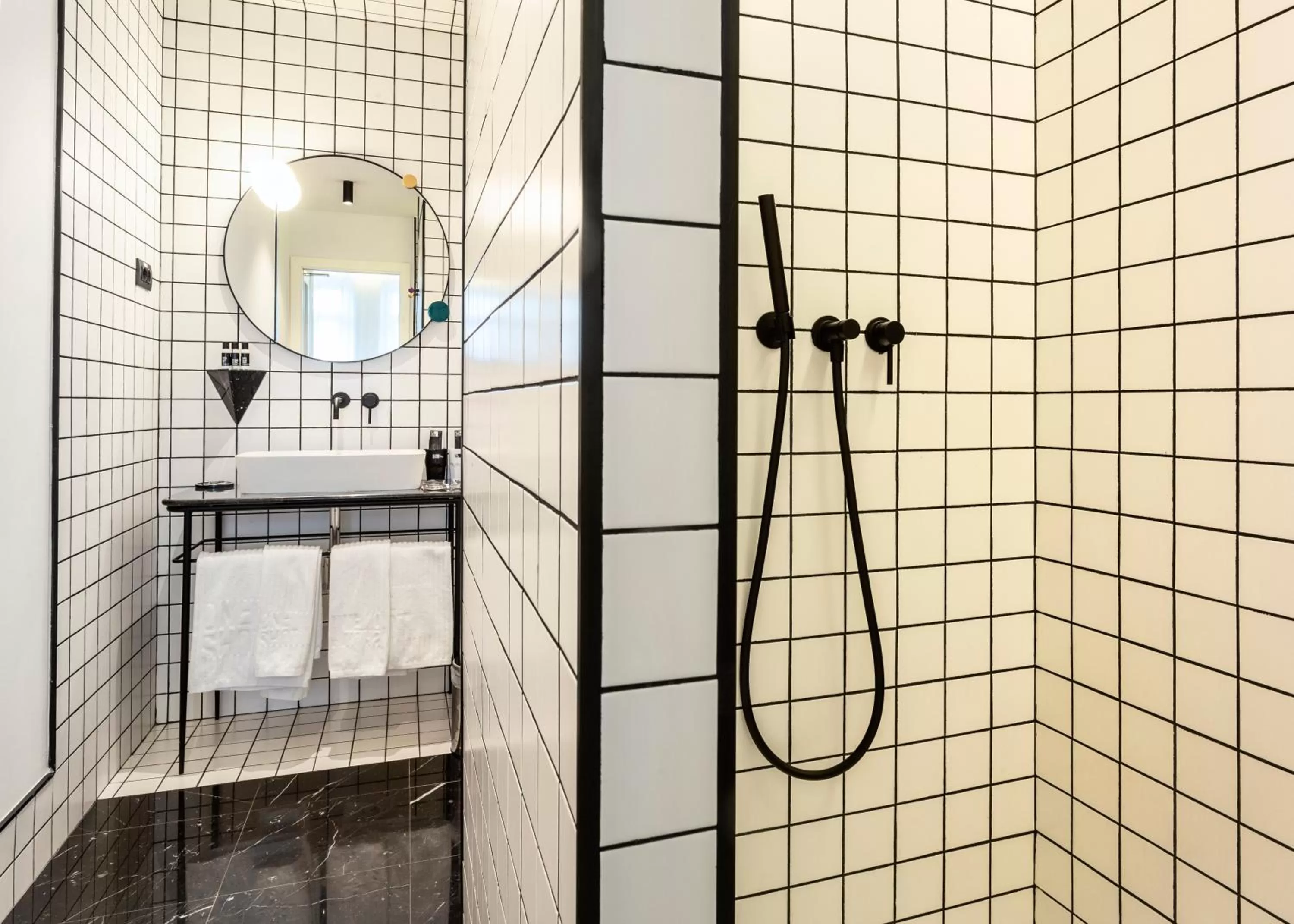 Shower in One Shot Fortuny