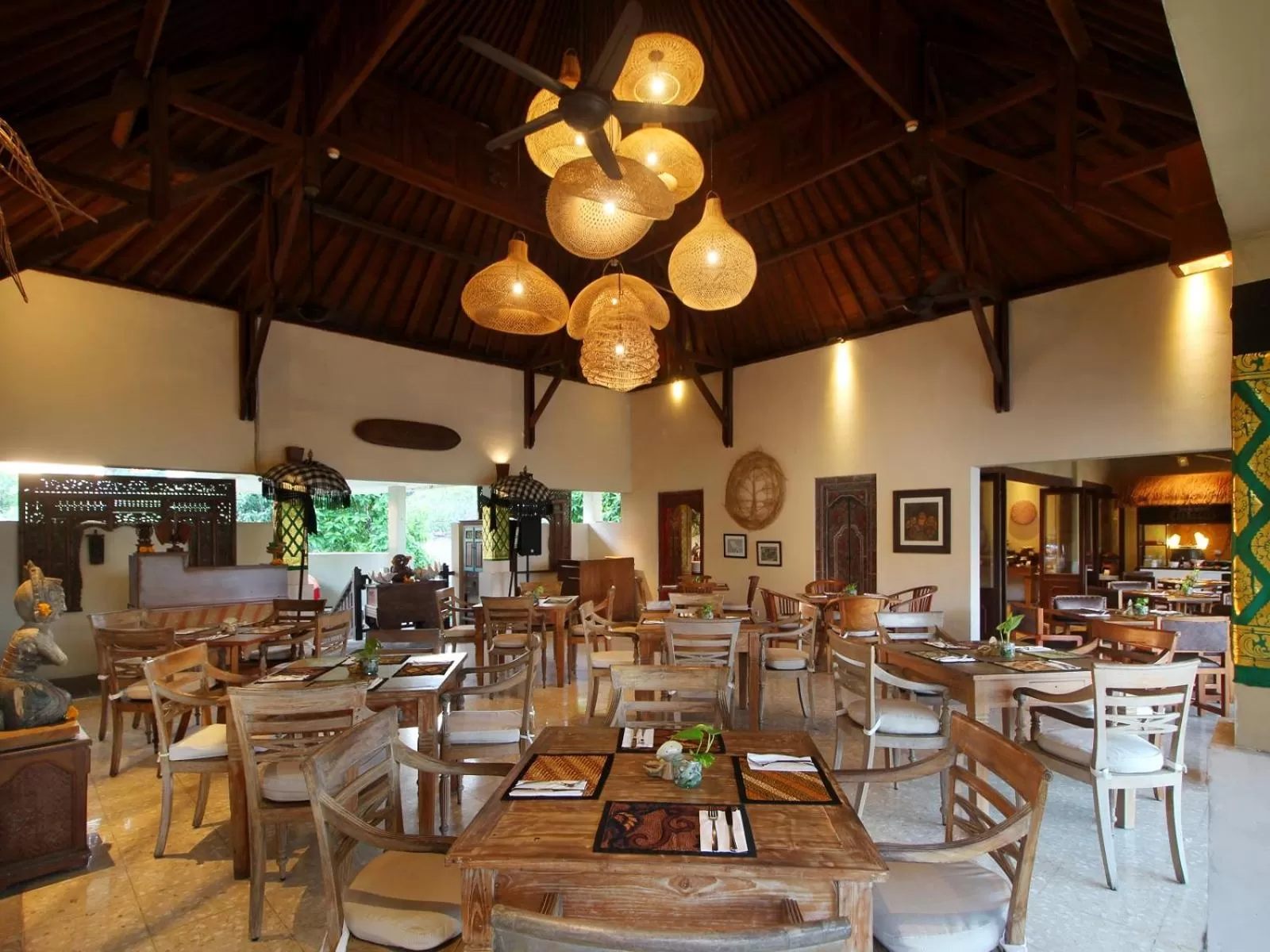 Restaurant/places to eat in AlamKulkul Boutique Resort