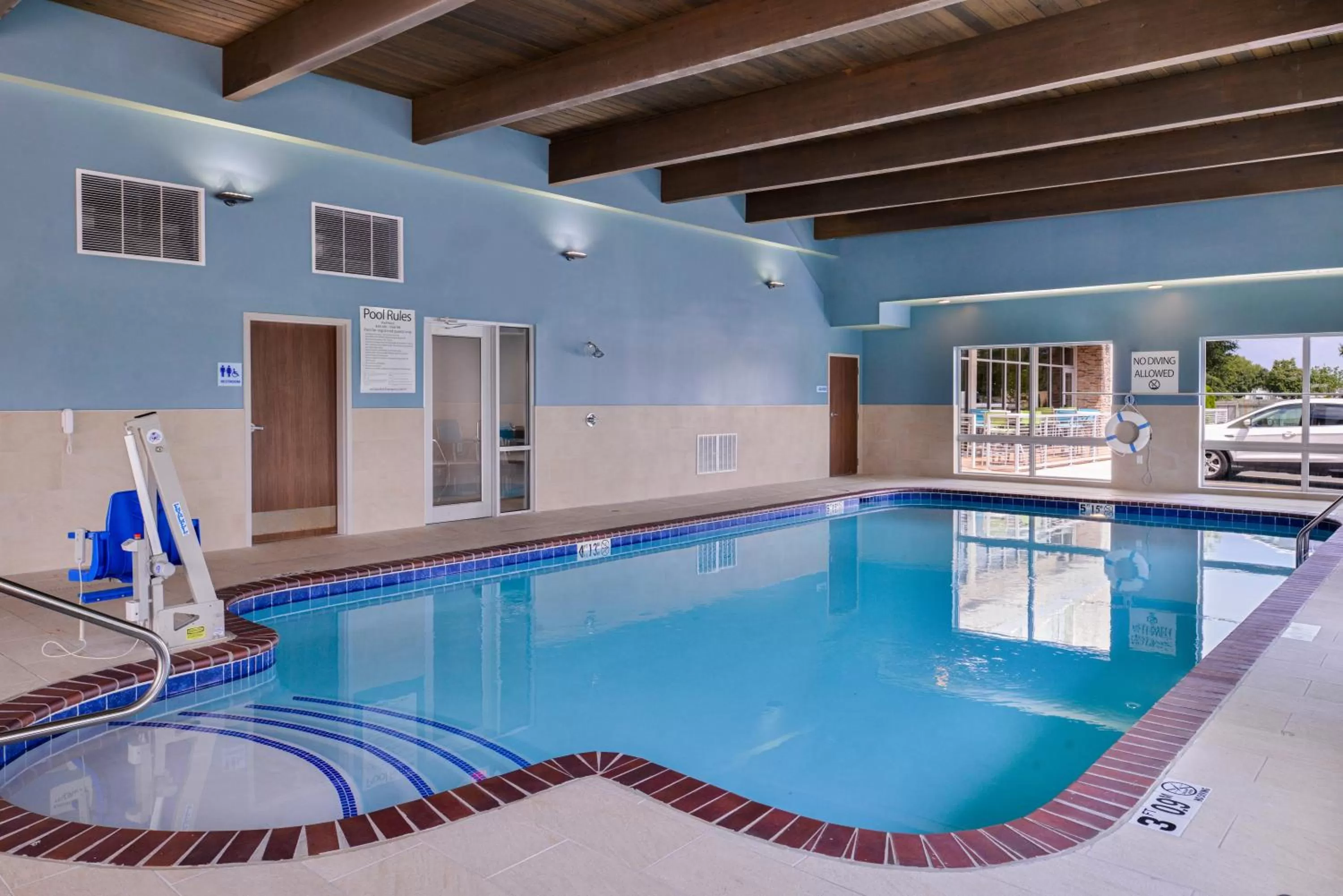 Swimming pool in Holiday Inn Express & Suites - Siloam Springs by IHG
