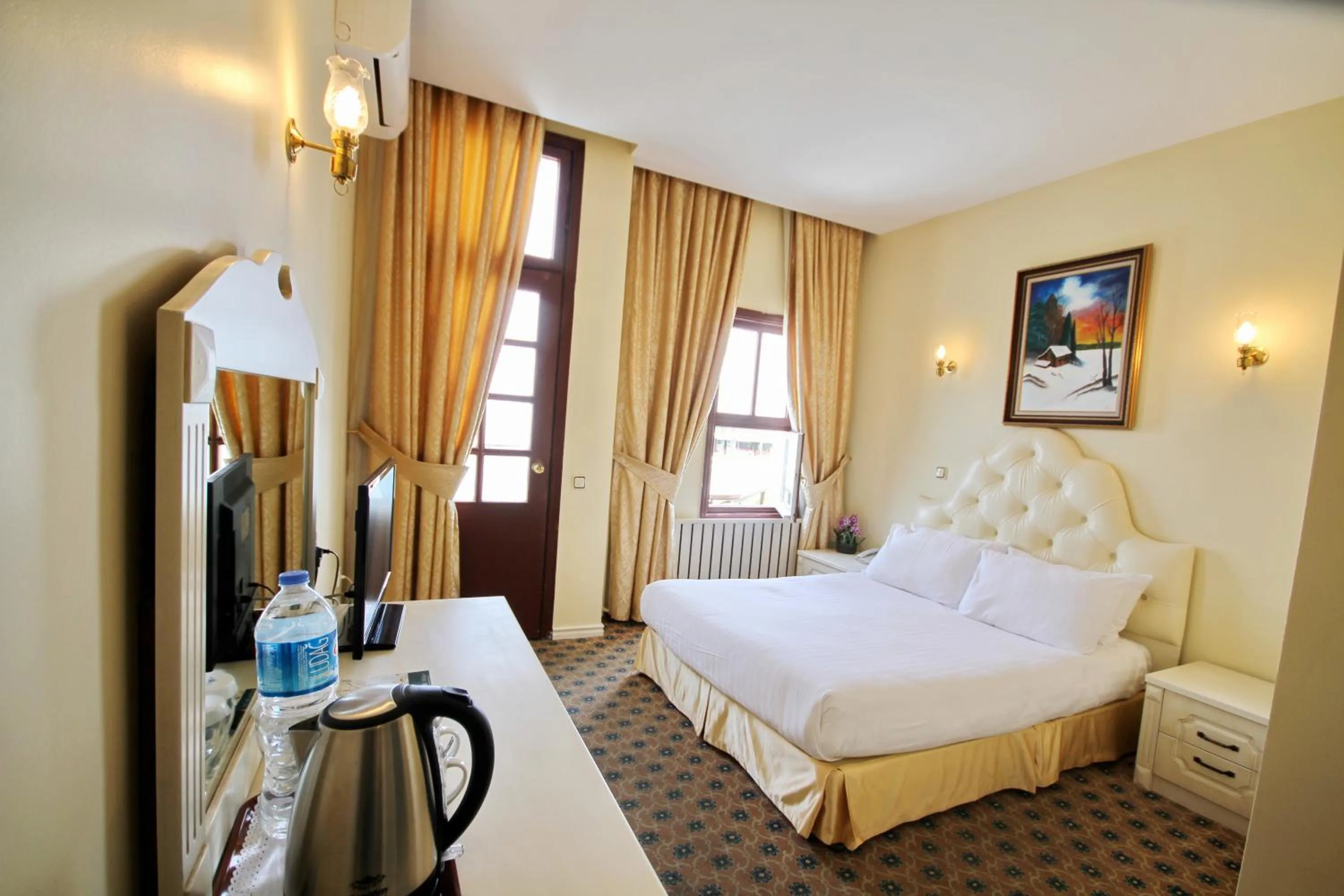 Photo of the whole room, Bed in Hotel Historia-Special Category
