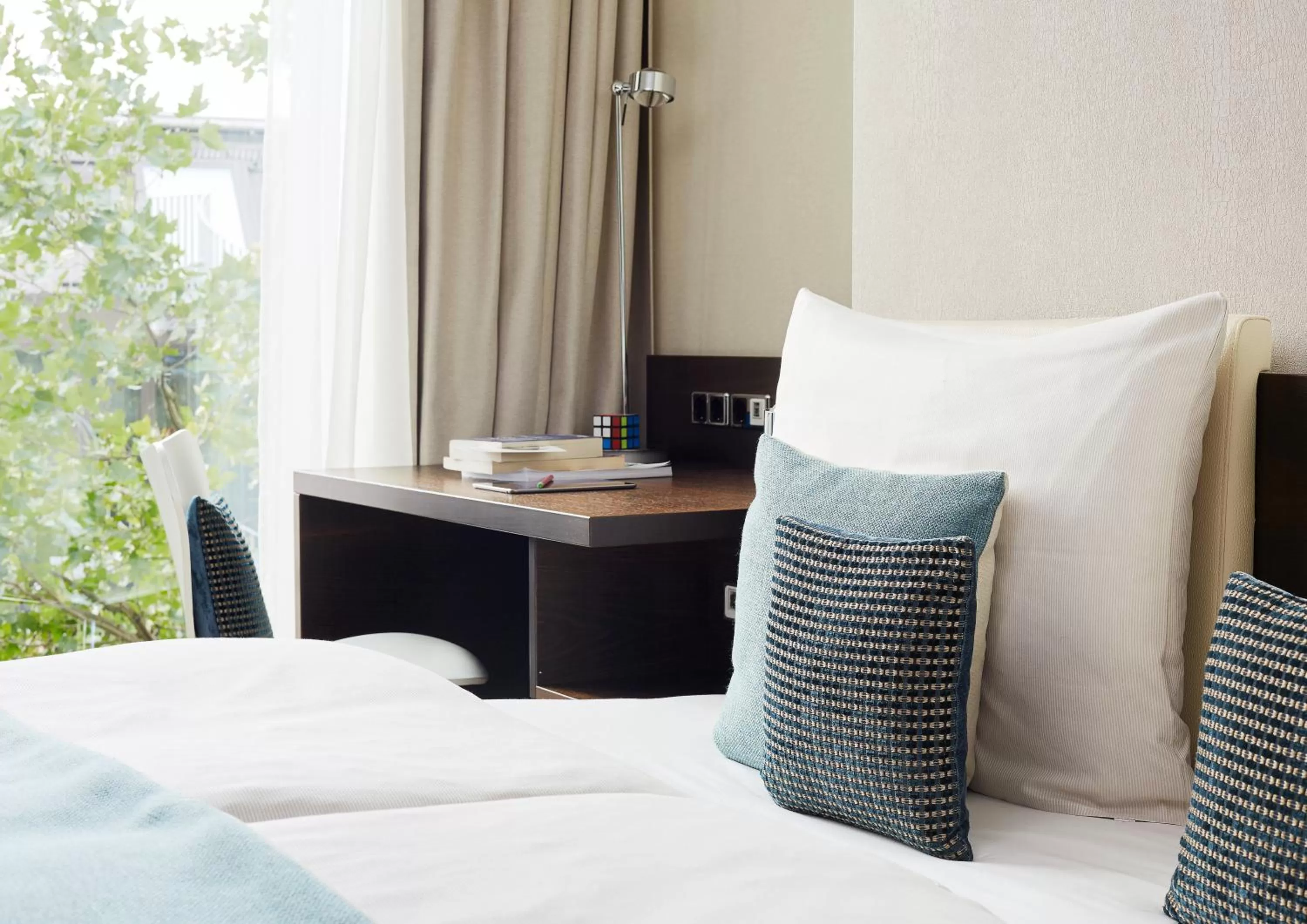 Photo of the whole room, Bed in Living Hotel Das Viktualienmarkt