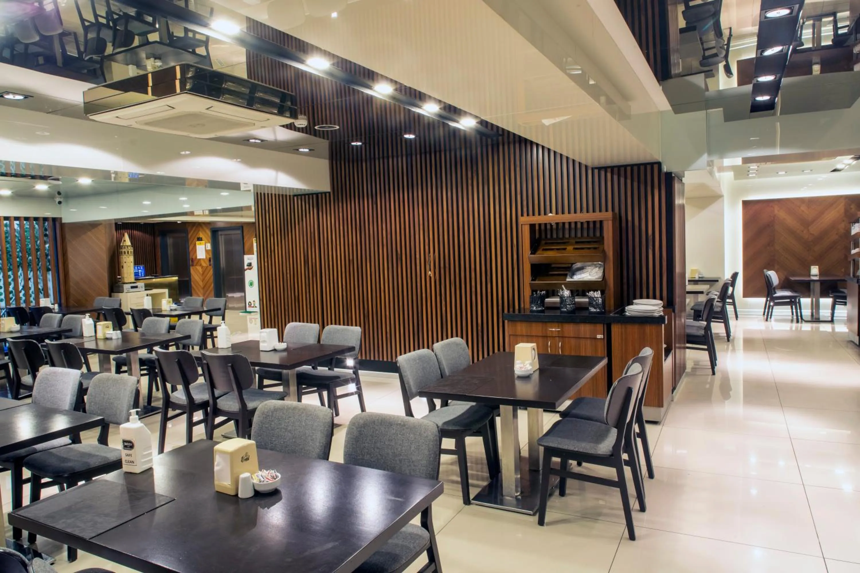 Seating area in Martinenz Hotel