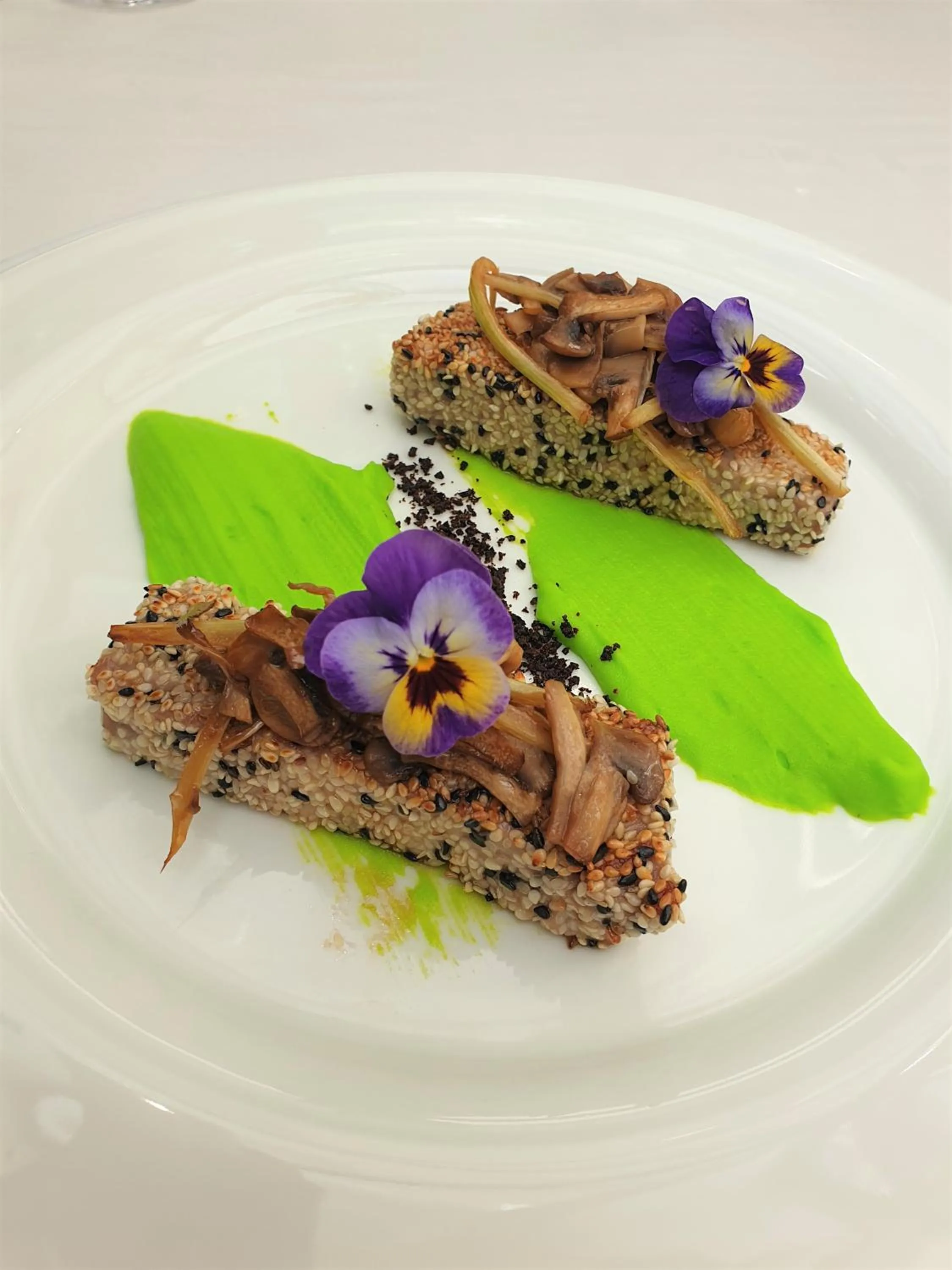 Restaurant/places to eat in Hotel Le Premier