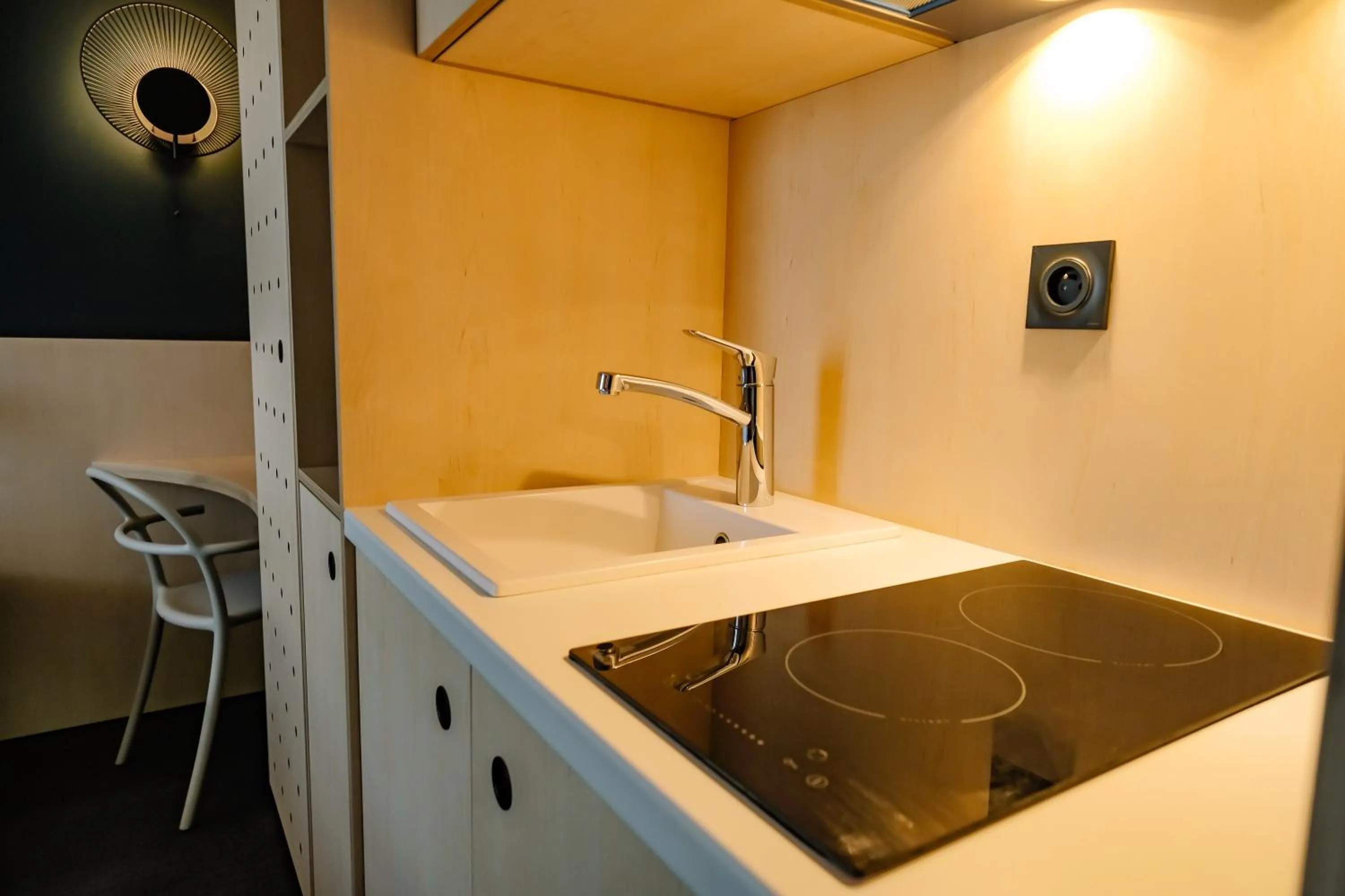 Kitchen or kitchenette in Live Hotels Bordeaux Lac