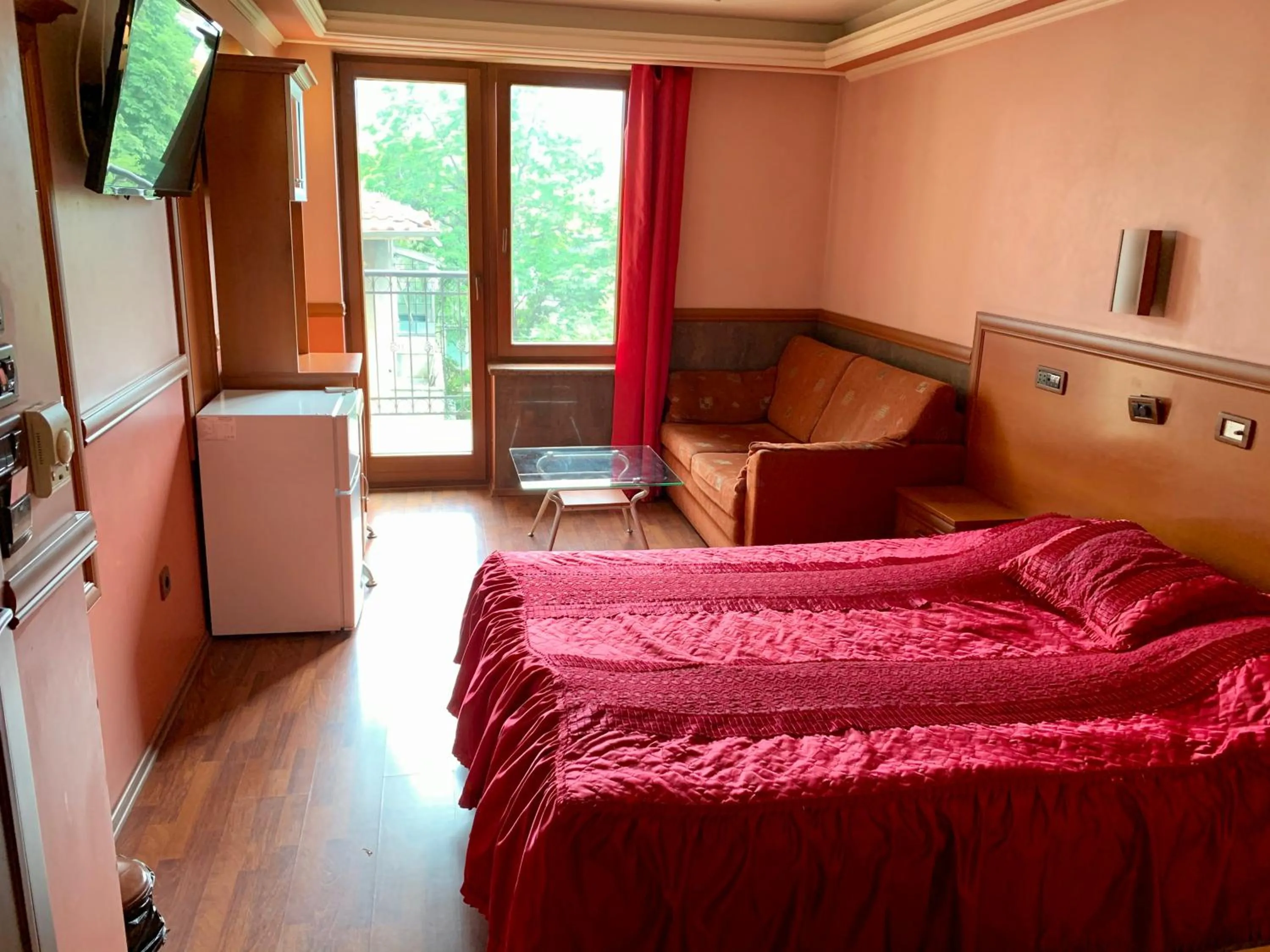 Bedroom, Bed in California Hotel