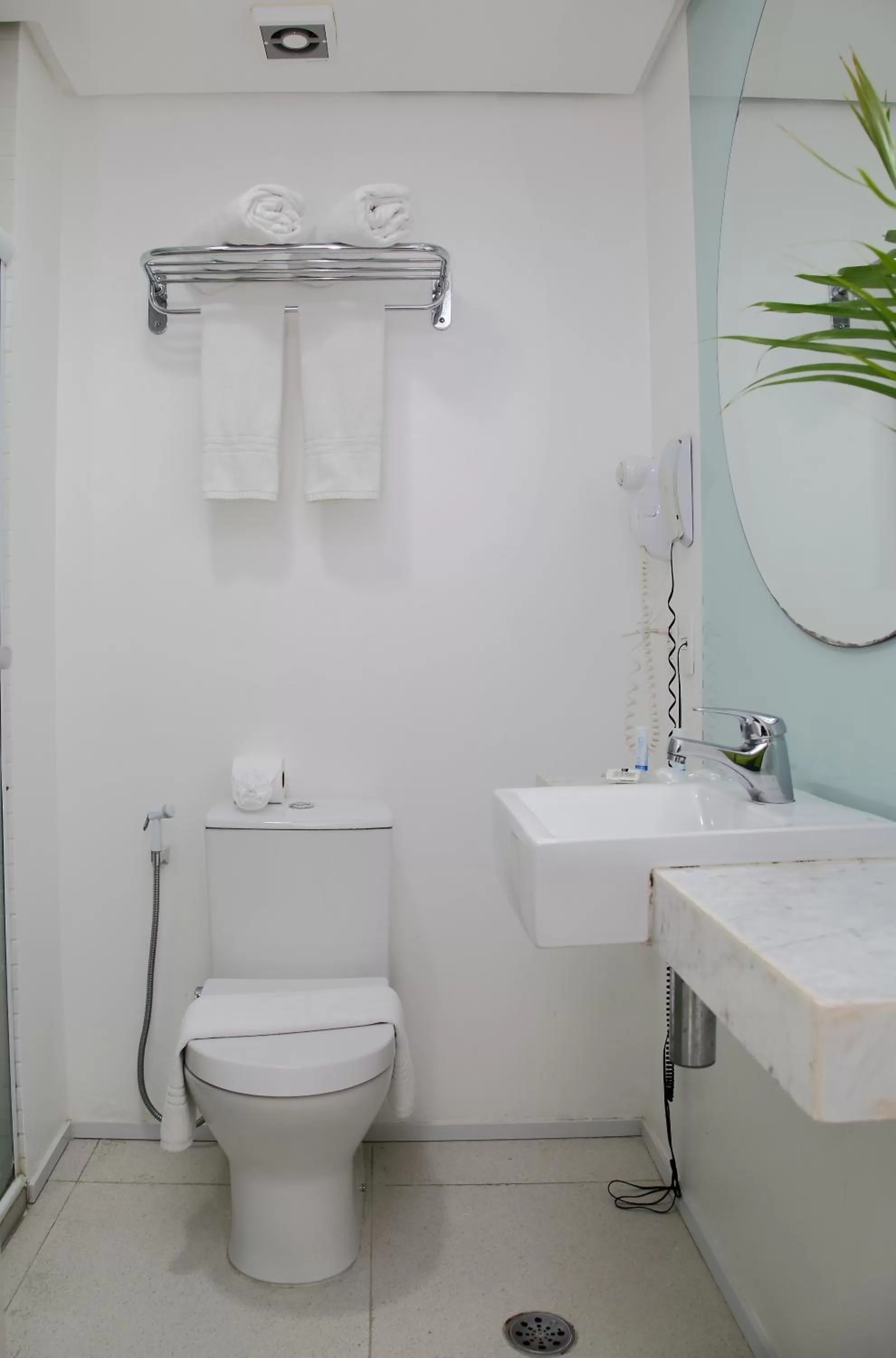 Toilet in Hotel Brisa Praia Pajuçara