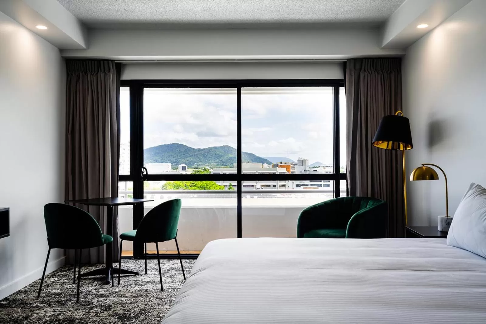 Mountain view, Bed in The Benson Hotel