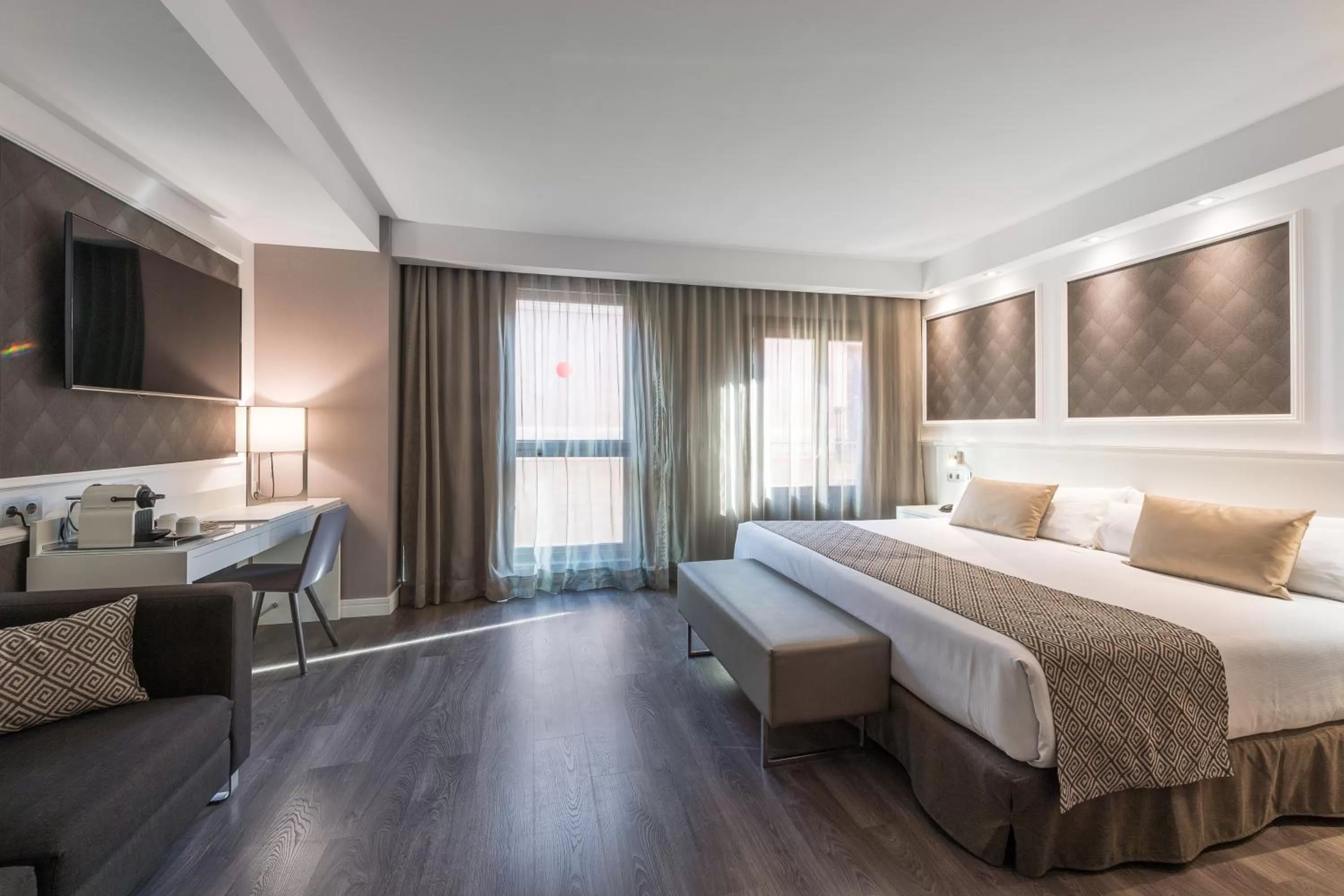 Photo of the whole room, Bed in Catalonia Magdalenes