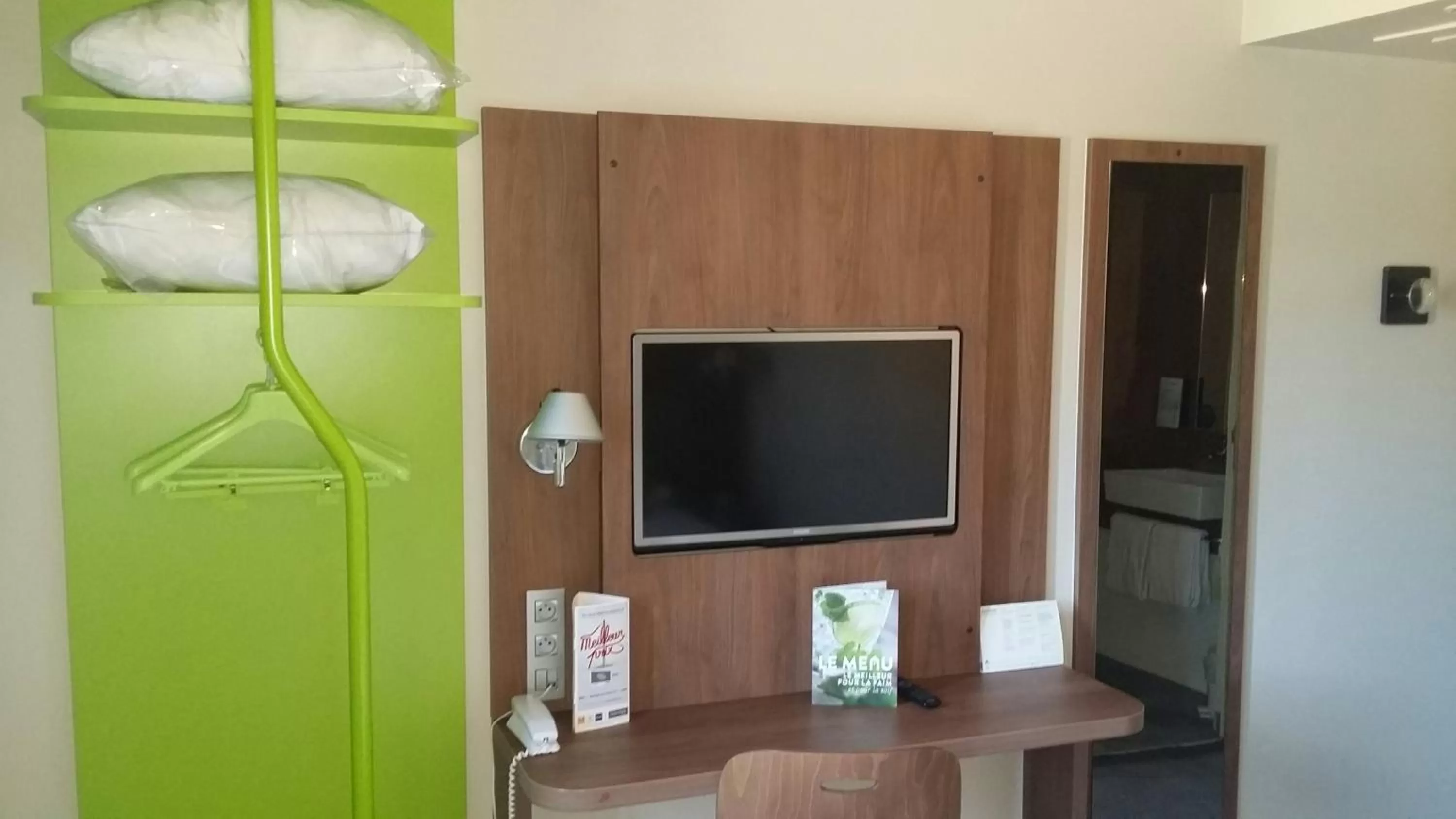 TV and multimedia in Campanile Nancy Centre - Gare