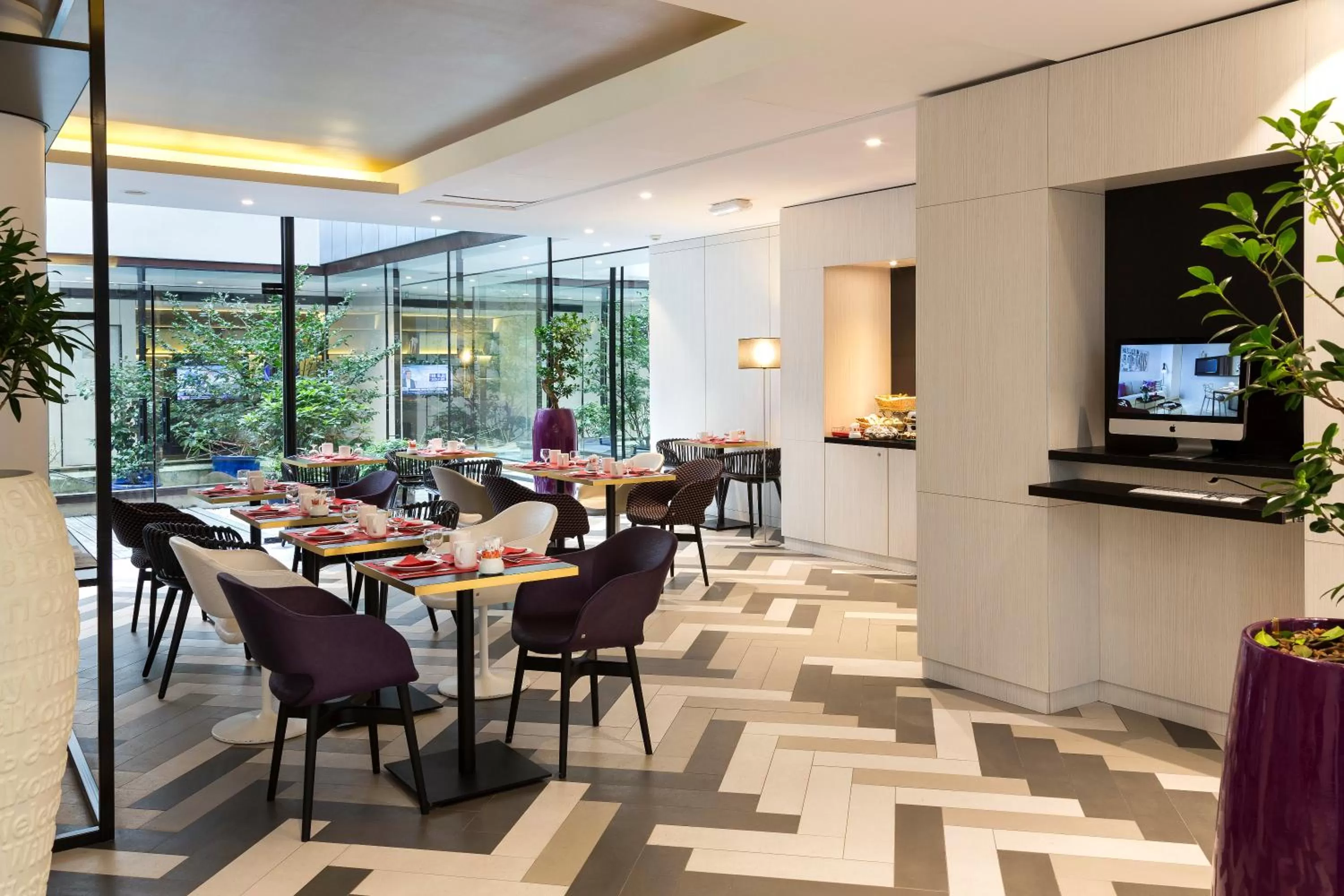 Restaurant/places to eat in Citadines Opéra Paris