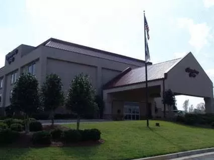 Property building in Hampton Inn Cornelia