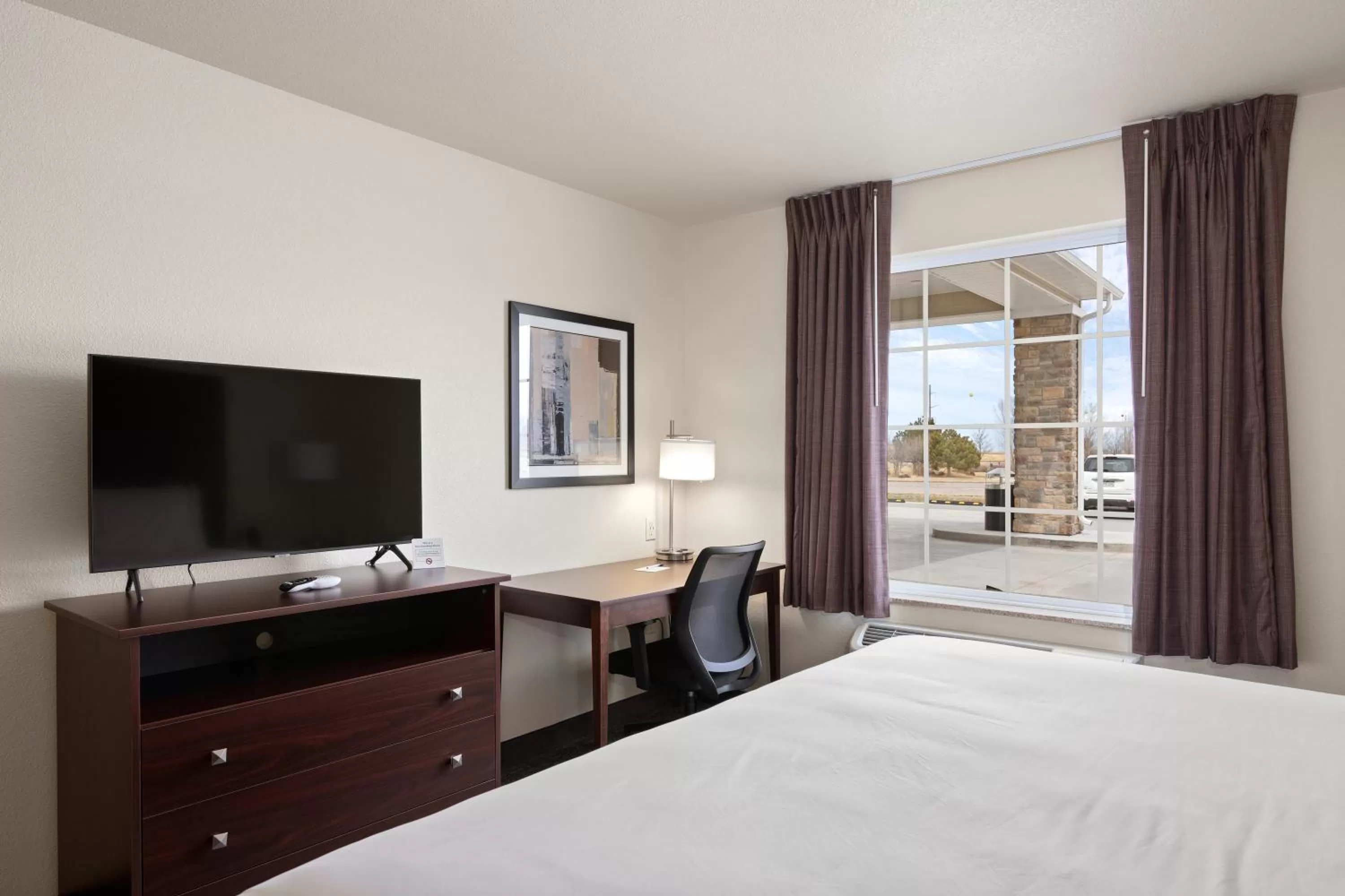 Bed in Cobblestone Inn & Suites - Yuma