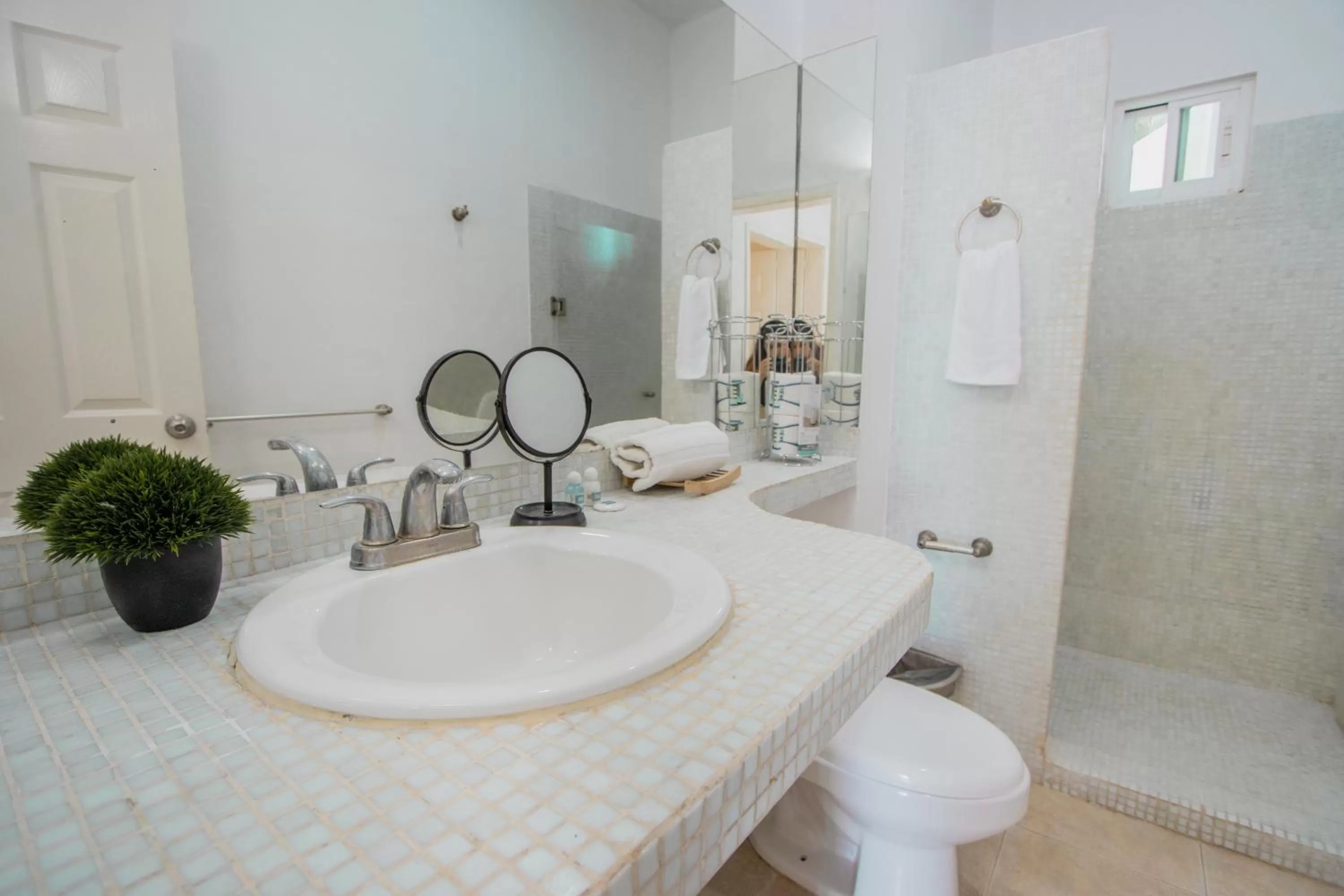 Bathroom in Nasim Condo Hotel con acceso BEACH CLUB GRATIS, metros 5th AVENIDA