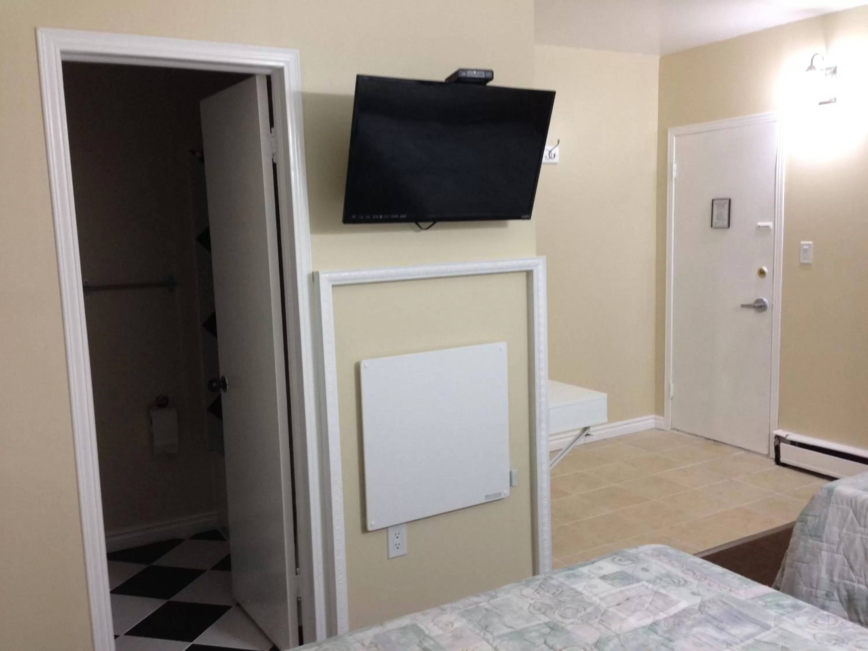 Bed in Davidson Motel