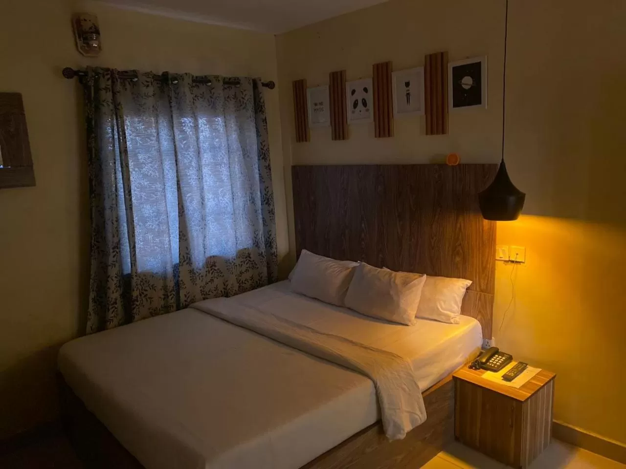 Bed in ONTARIO SUITES