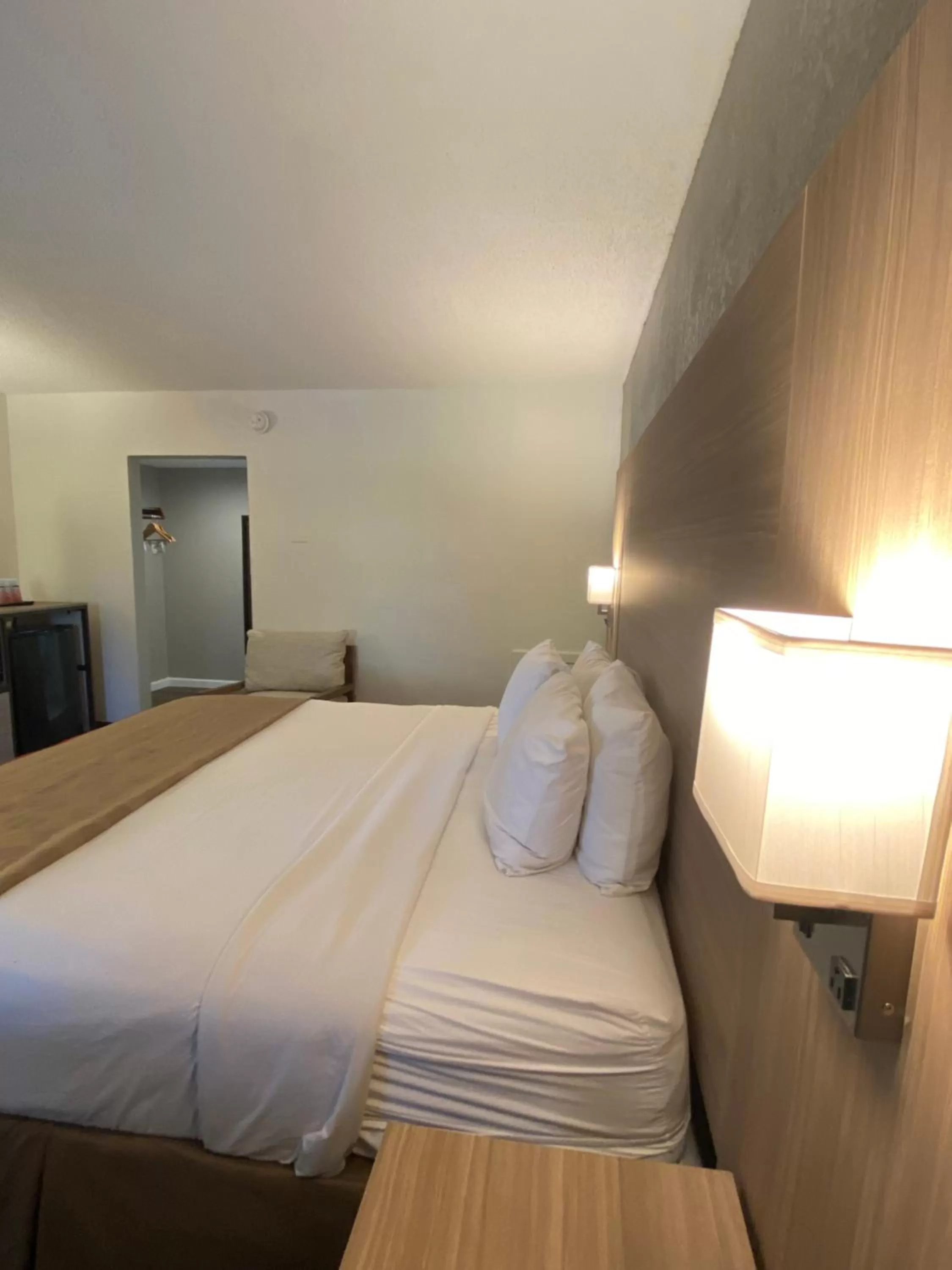 Bed in Ramada by Wyndham West Atlantic City