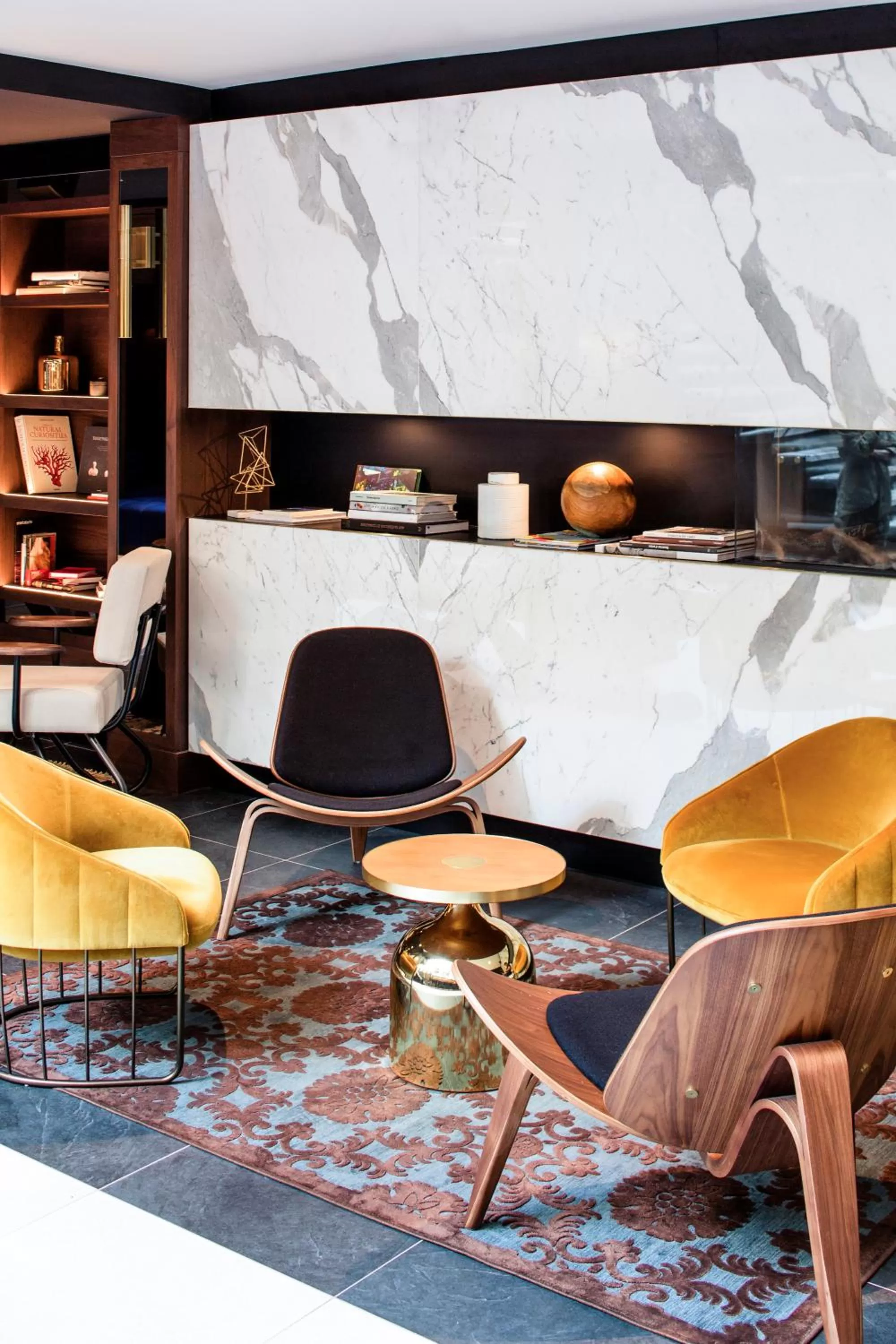 Communal lounge/ TV room in William Gray by Gray Collection