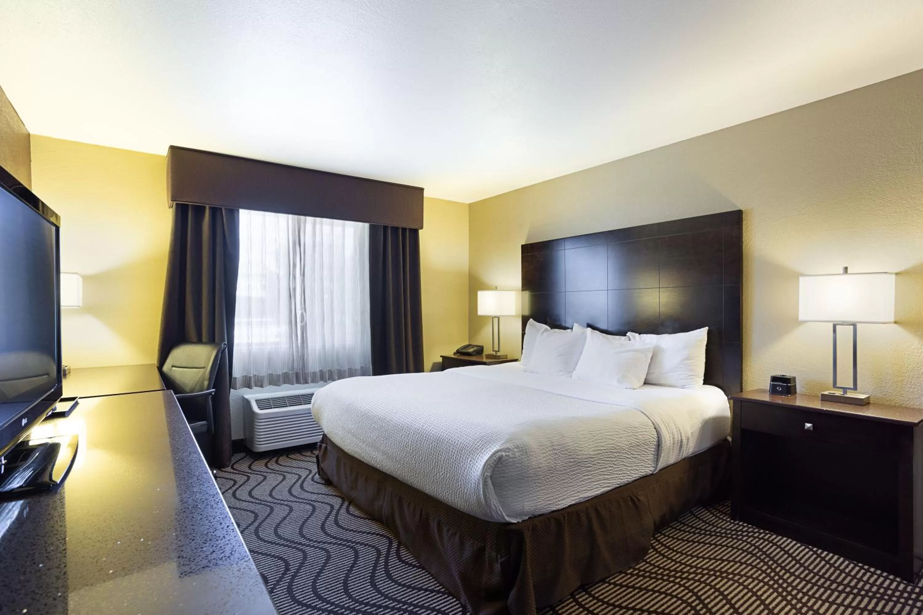 Bed in La Quinta by Wyndham Meridian / Boise West