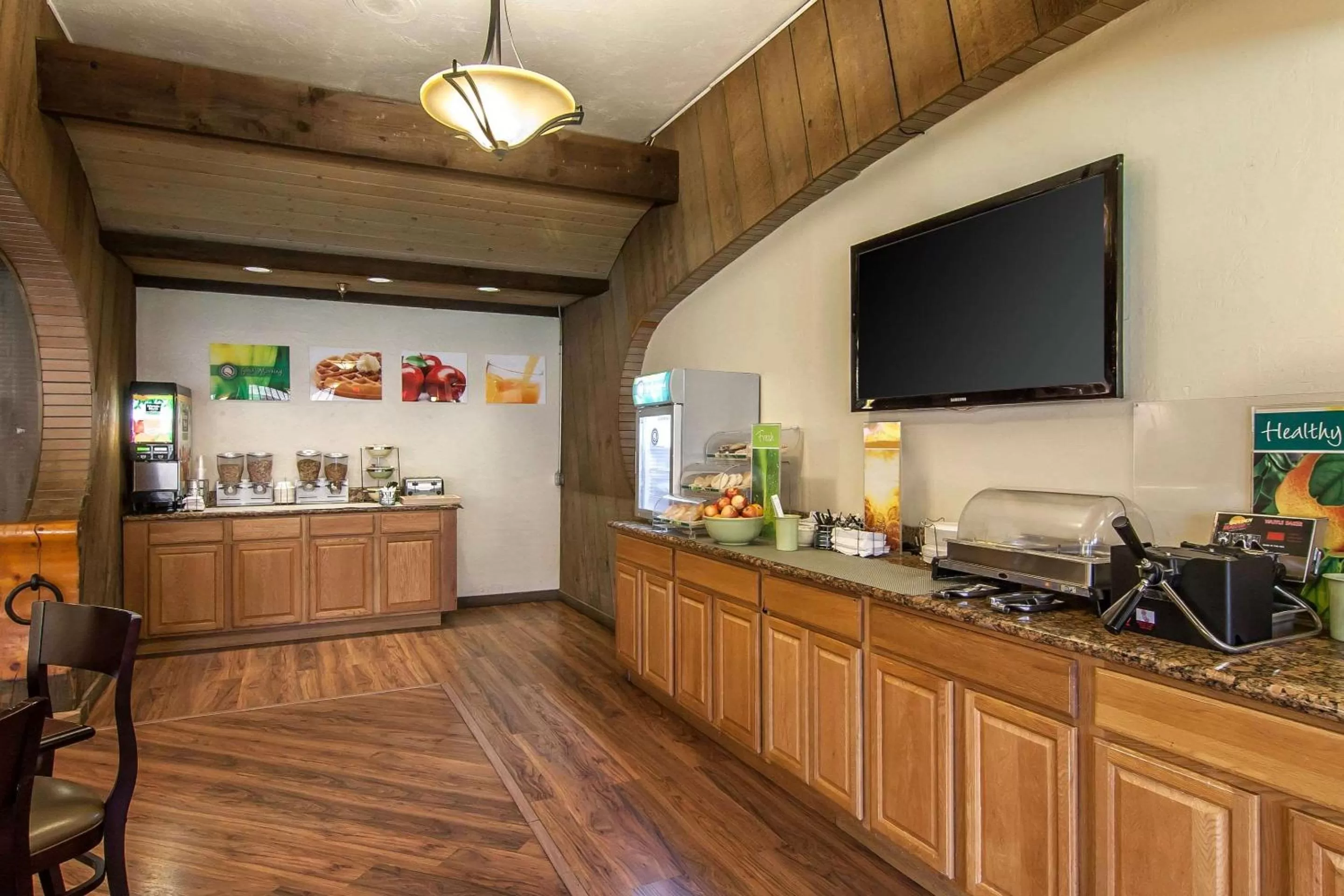 Restaurant/places to eat in Quality Inn & Suites at Coos Bay