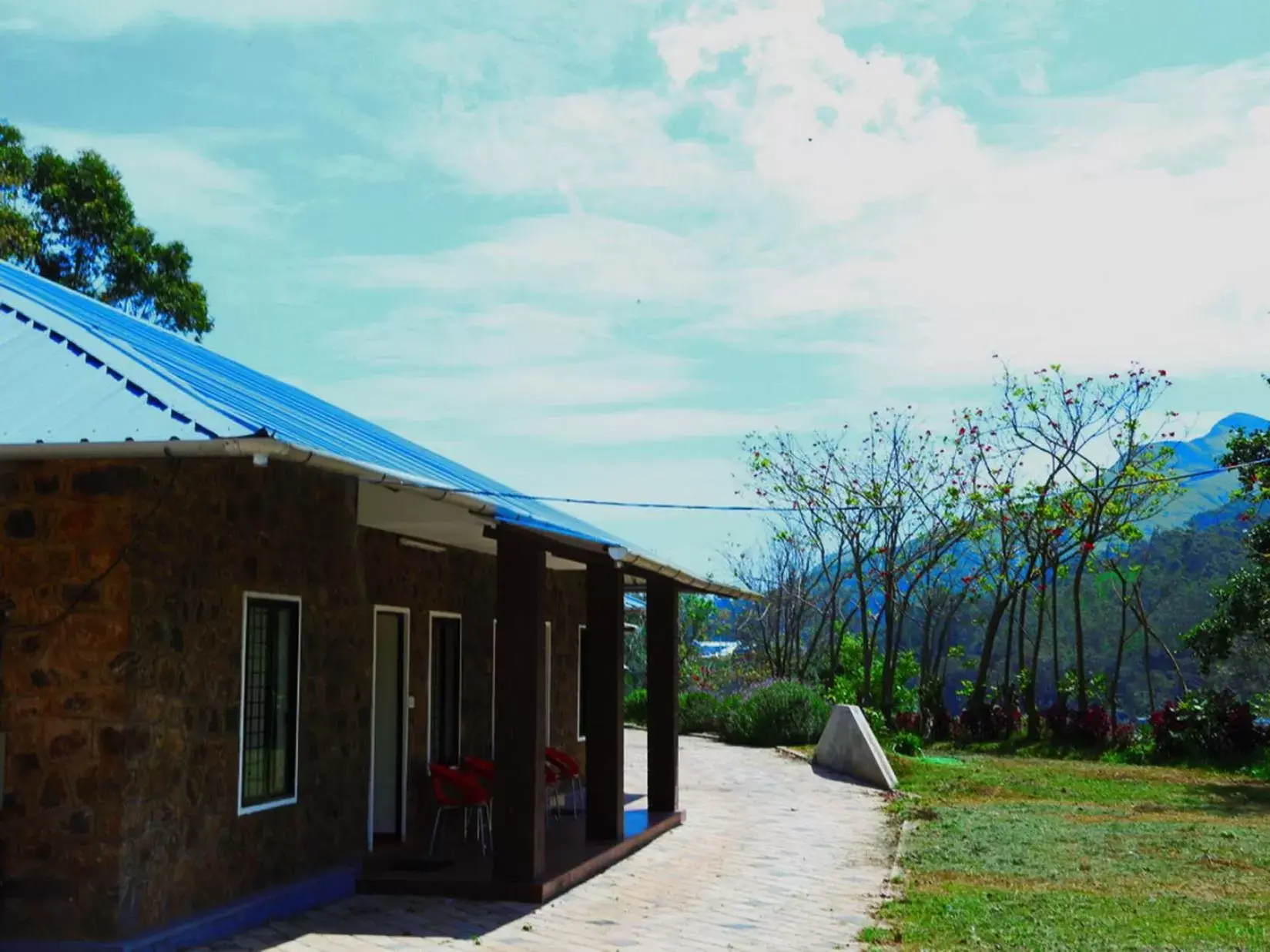 Family Studio - single occupancy in Ottway Hills Mattupetty Dam Family Studio - single occupancy in Ottway Hills Mattupetty Dam