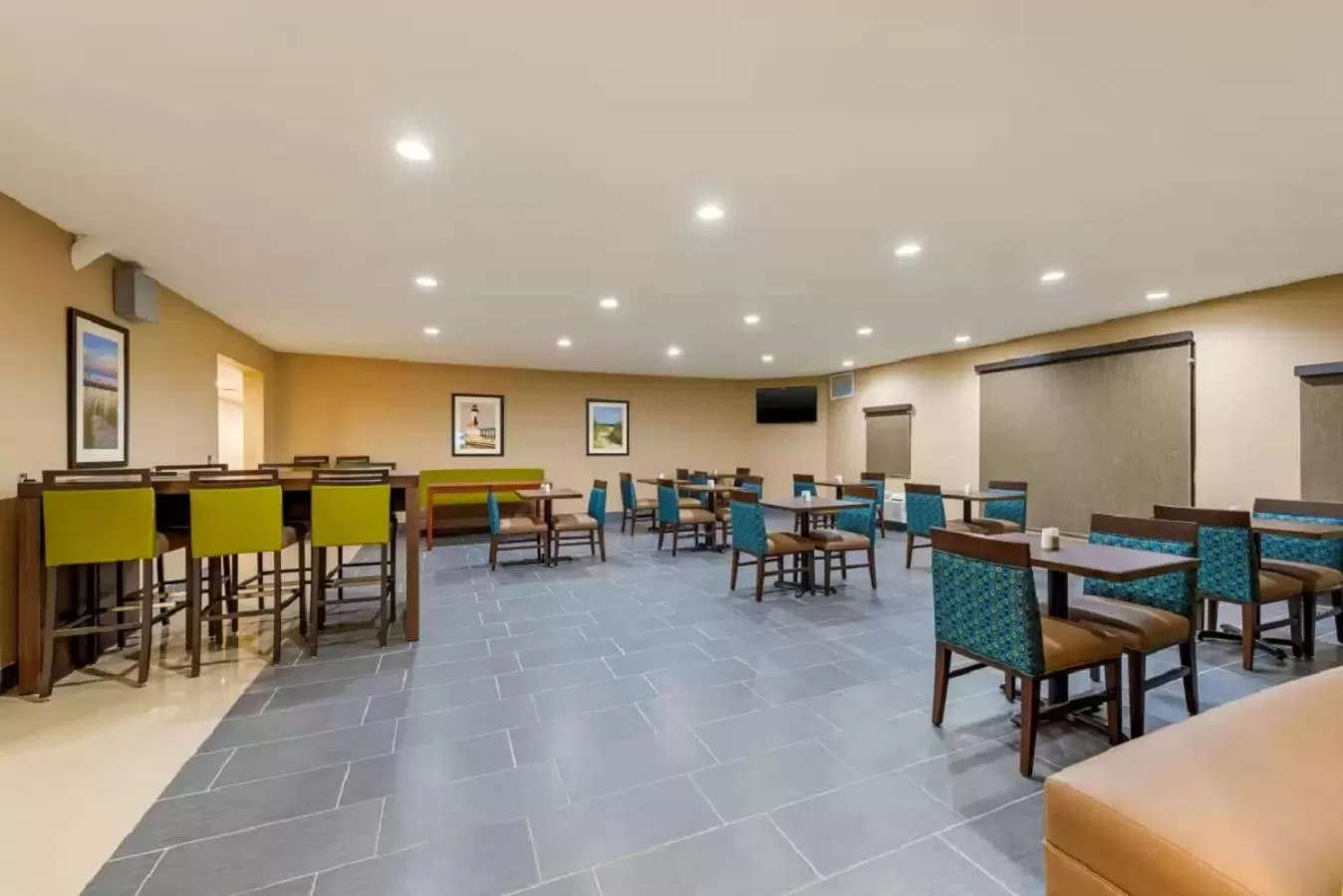 Restaurant/places to eat in Comfort Inn & Suites