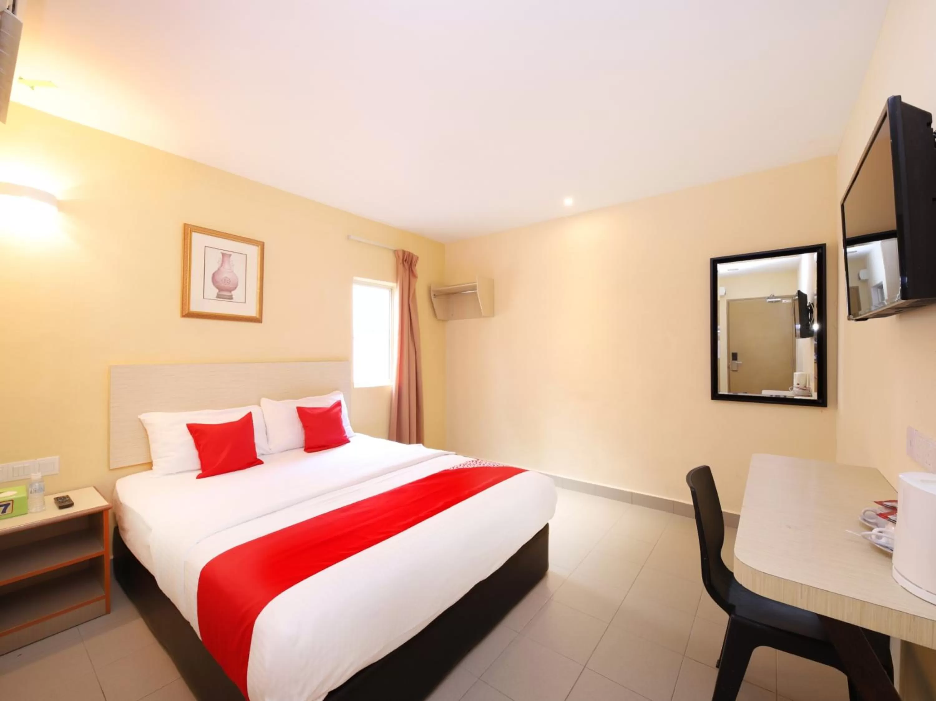 Bedroom in Super OYO 635 Seven Days Hotel