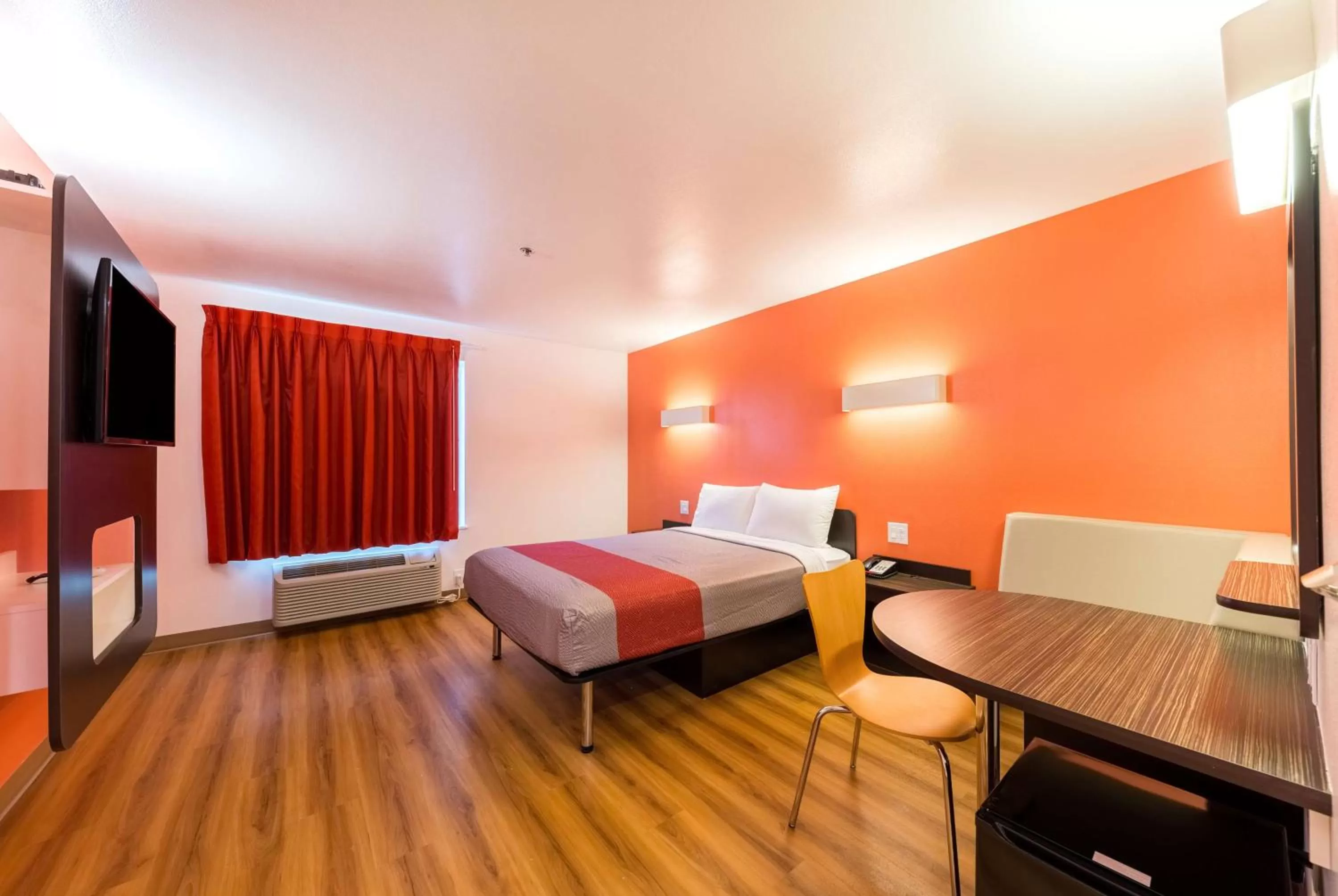 Photo of the whole room, Bed in Motel 6 Fort Worth, TX - North - Saginaw