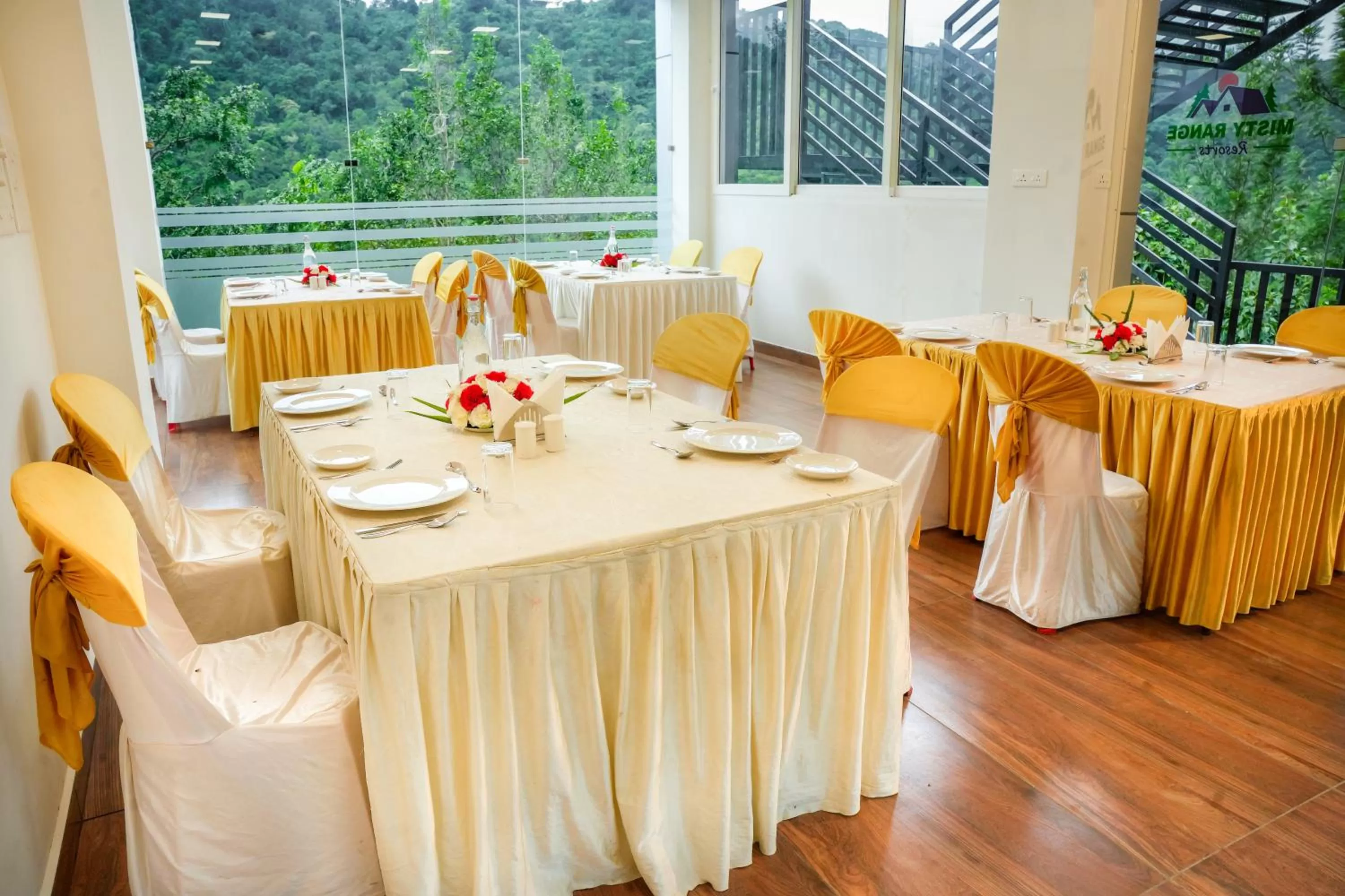 Restaurant/places to eat in Misty Range Resorts