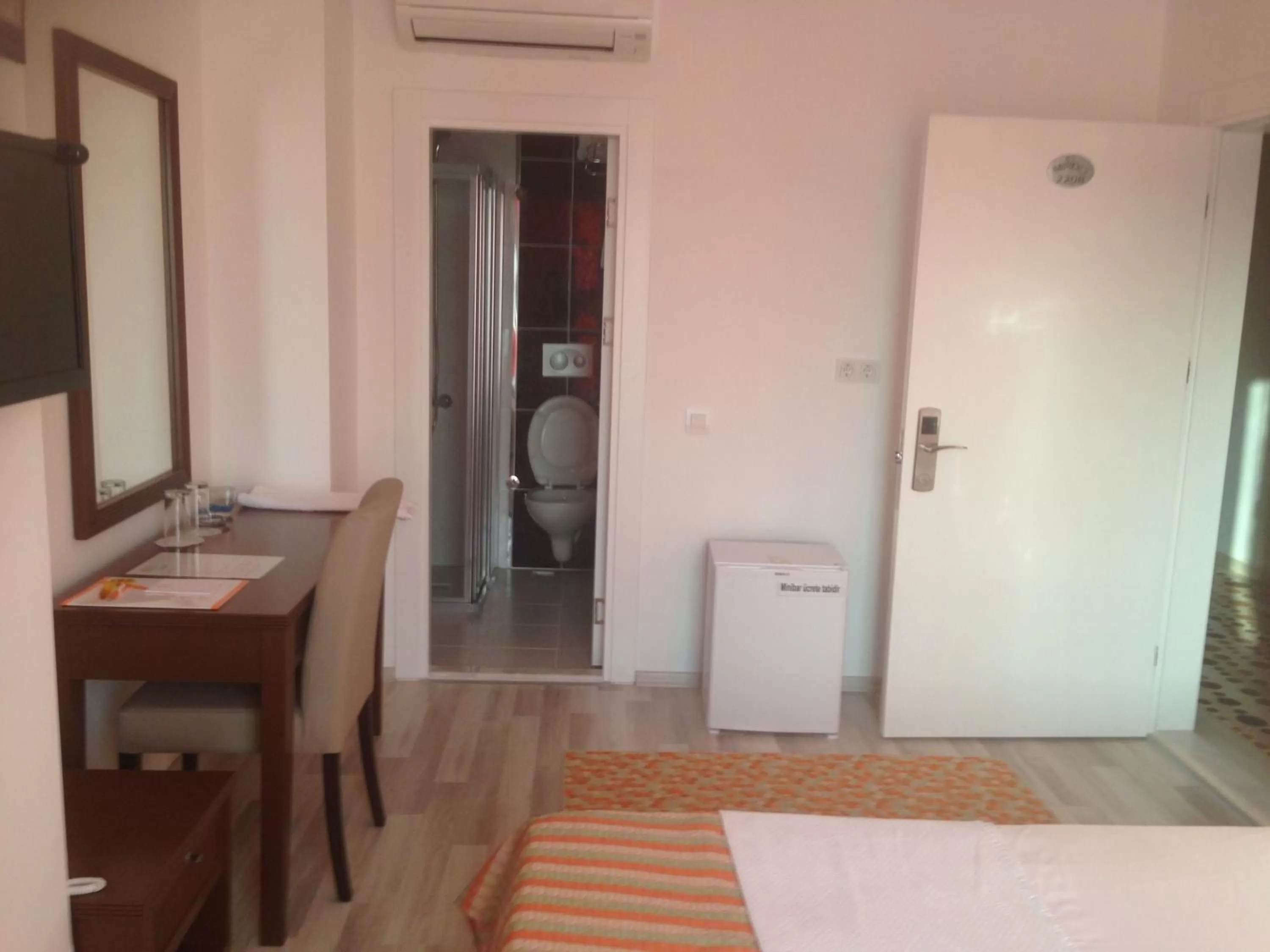 Photo of the whole room, Bed in Mutado Hotel