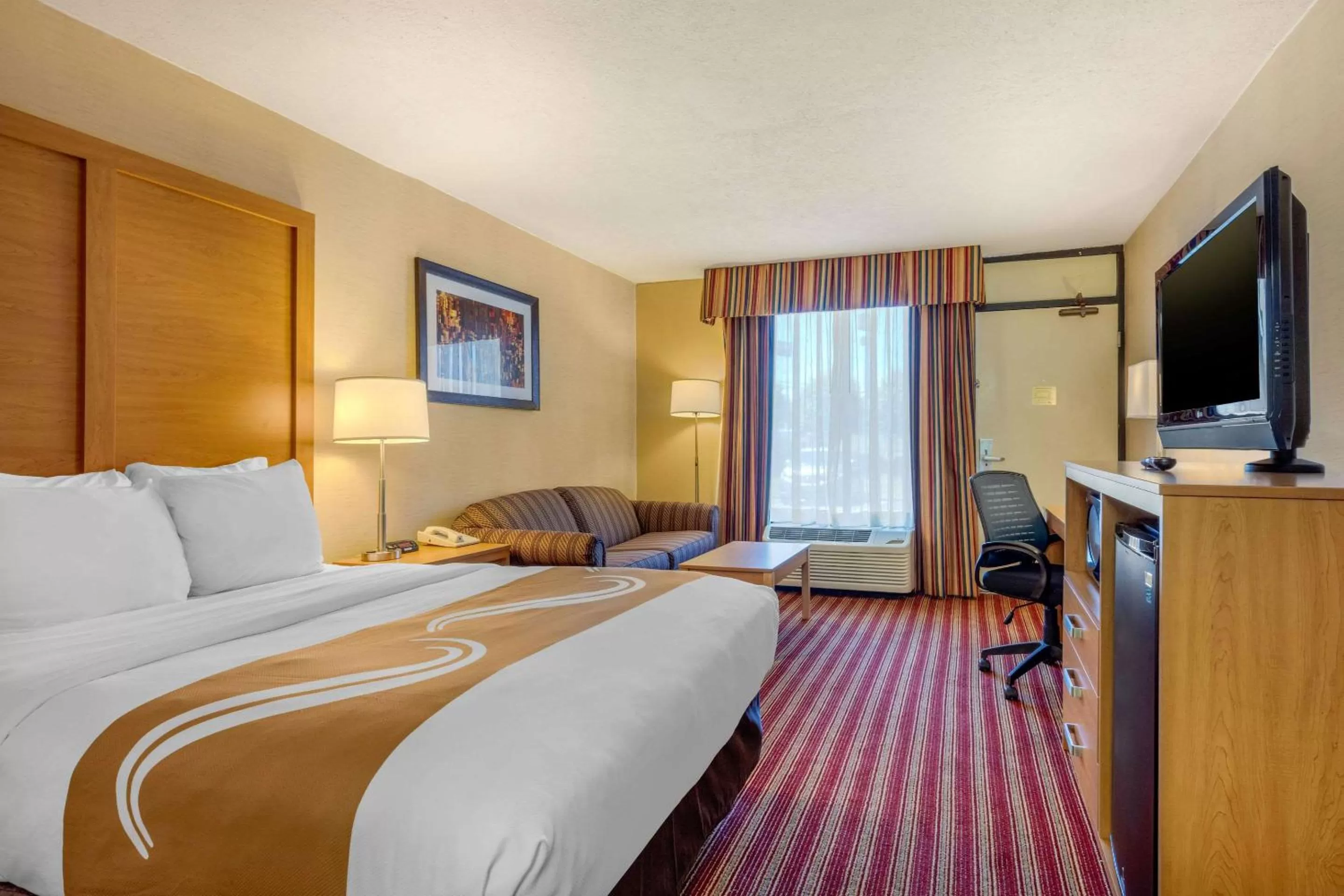 Photo of the whole room, Bed in Quality Inn Exit 4