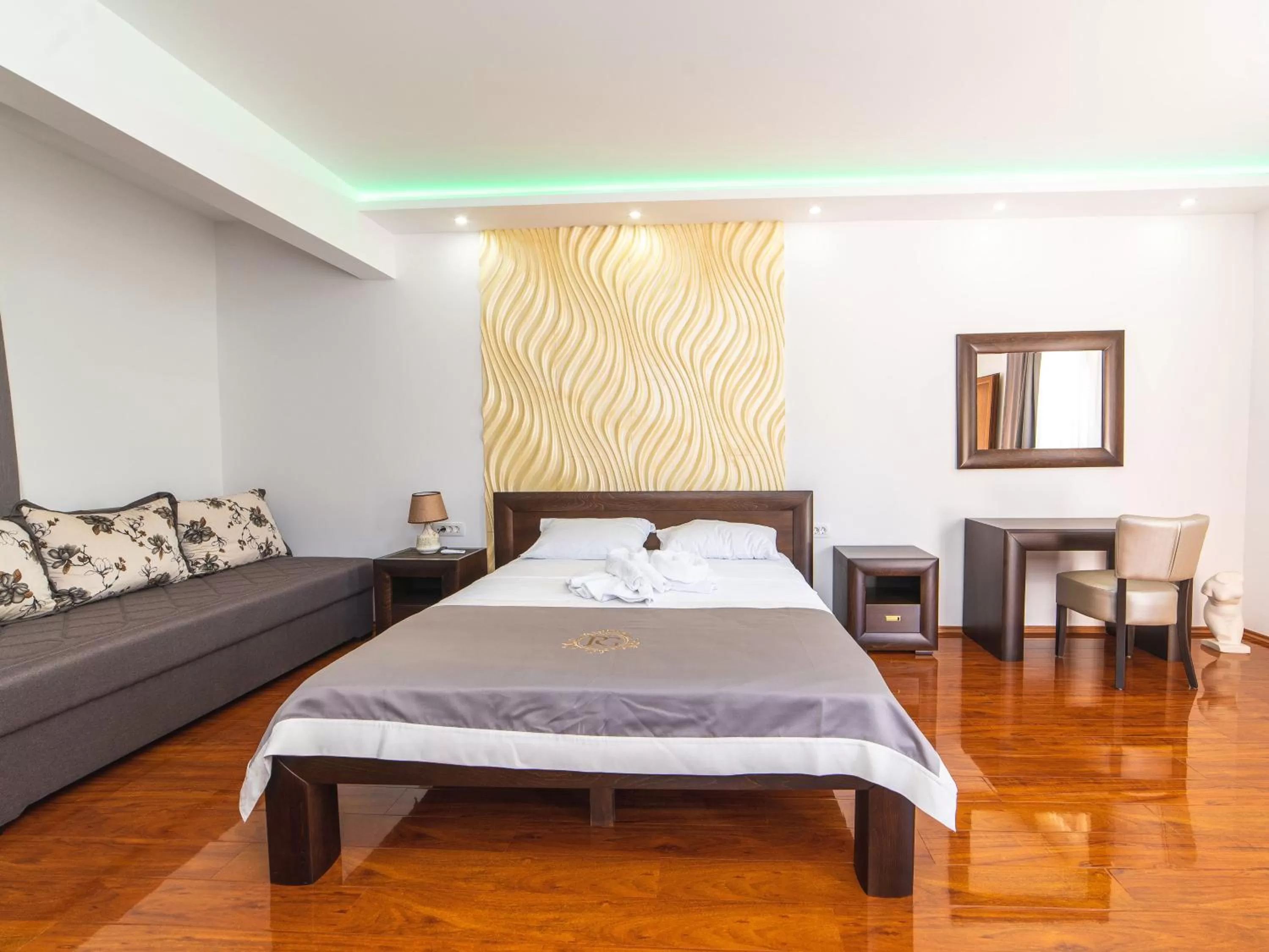 Bed in Hotel Royal Garden