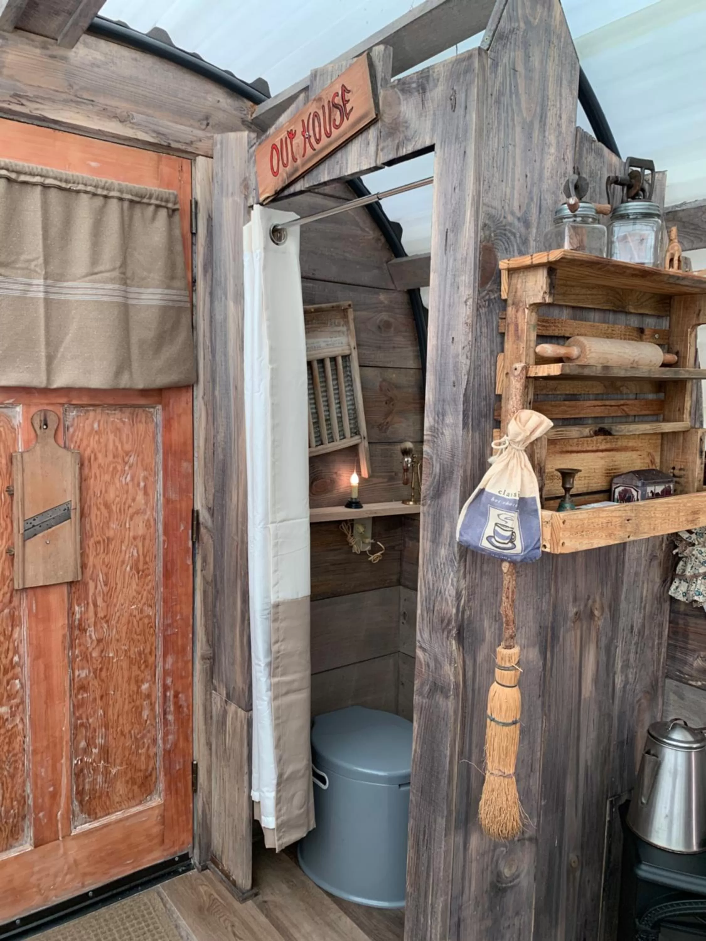 Bathroom in Fox Pass Cabins