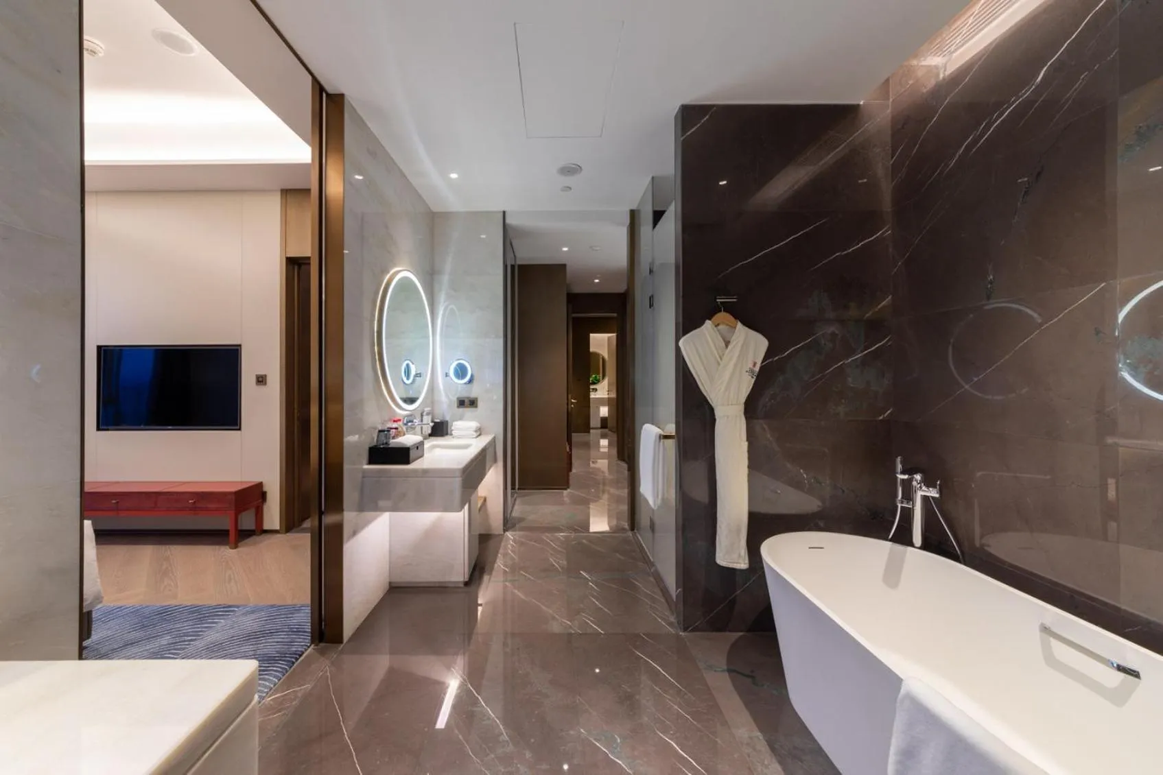 Photo of the whole room in HUALUXE Xi'an Chanba by IHG-西安浐灞华邑酒店-Near Xi'an International Convention Exhibition Center and Shopping mall and The Romantic show of Xi'an-Free Luggage Storage-English Service