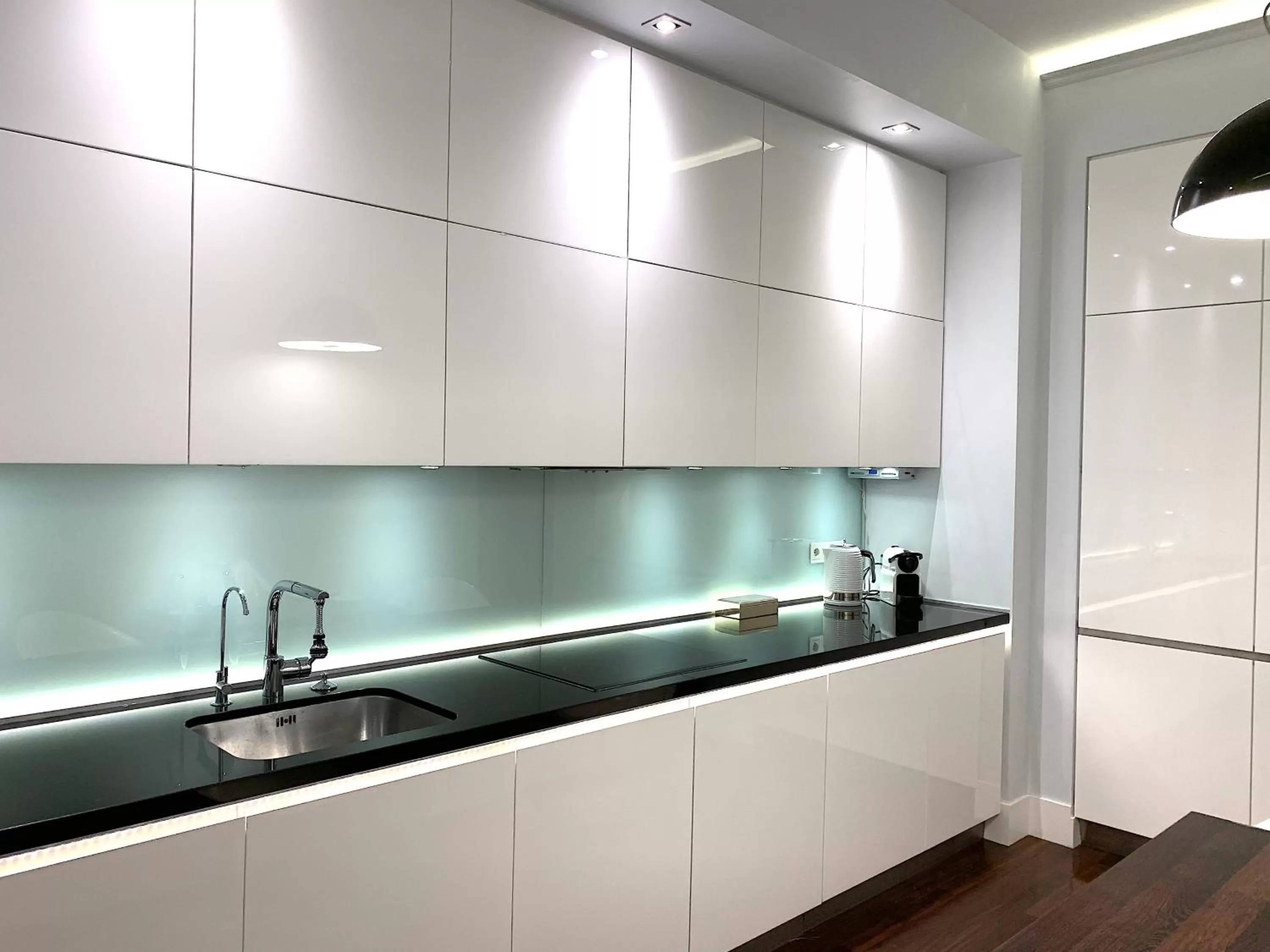 Kitchen or kitchenette in MONDRIAN Luxury Apartments Old Town