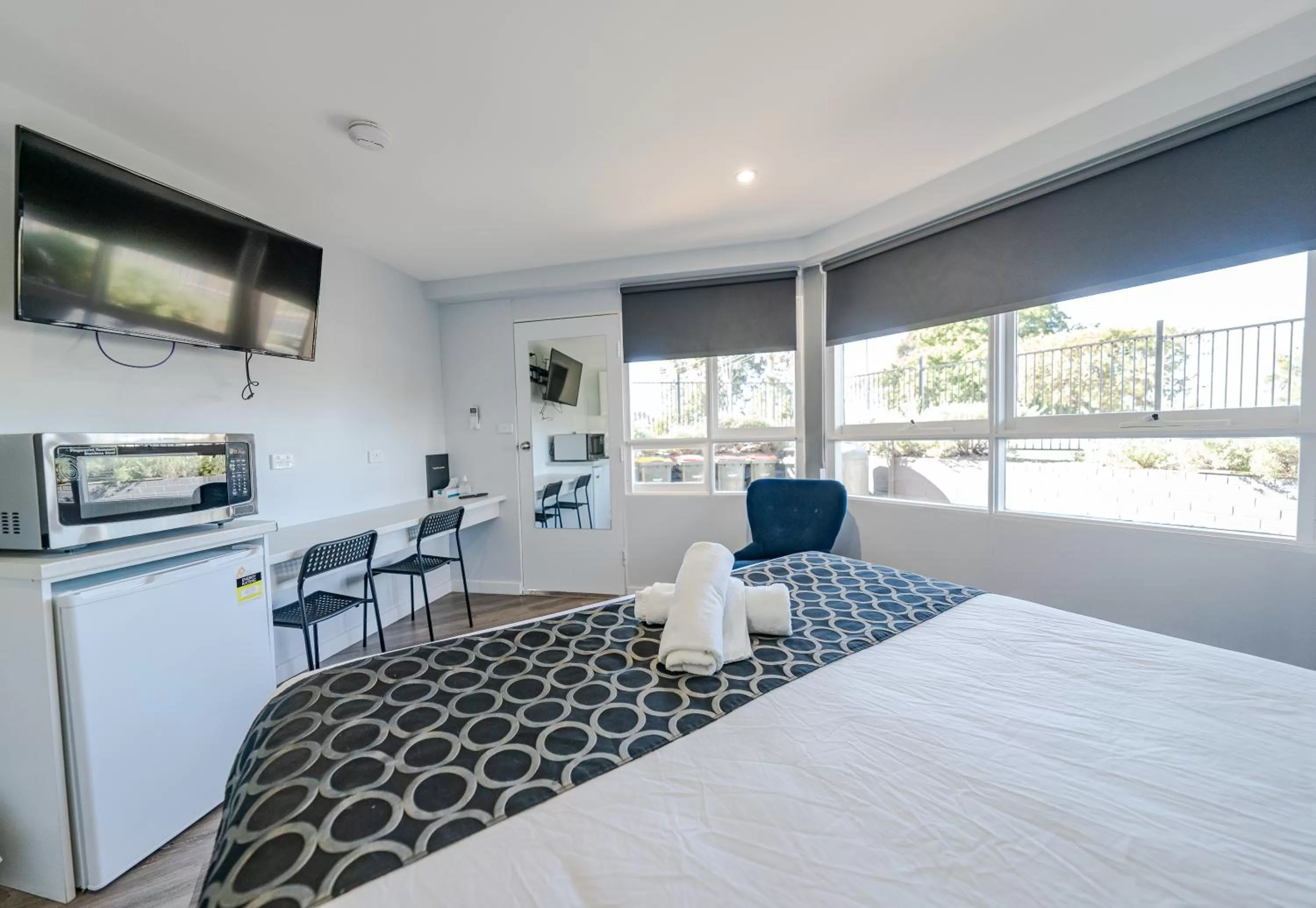 Photo of the whole room, Bed in Bega Motel