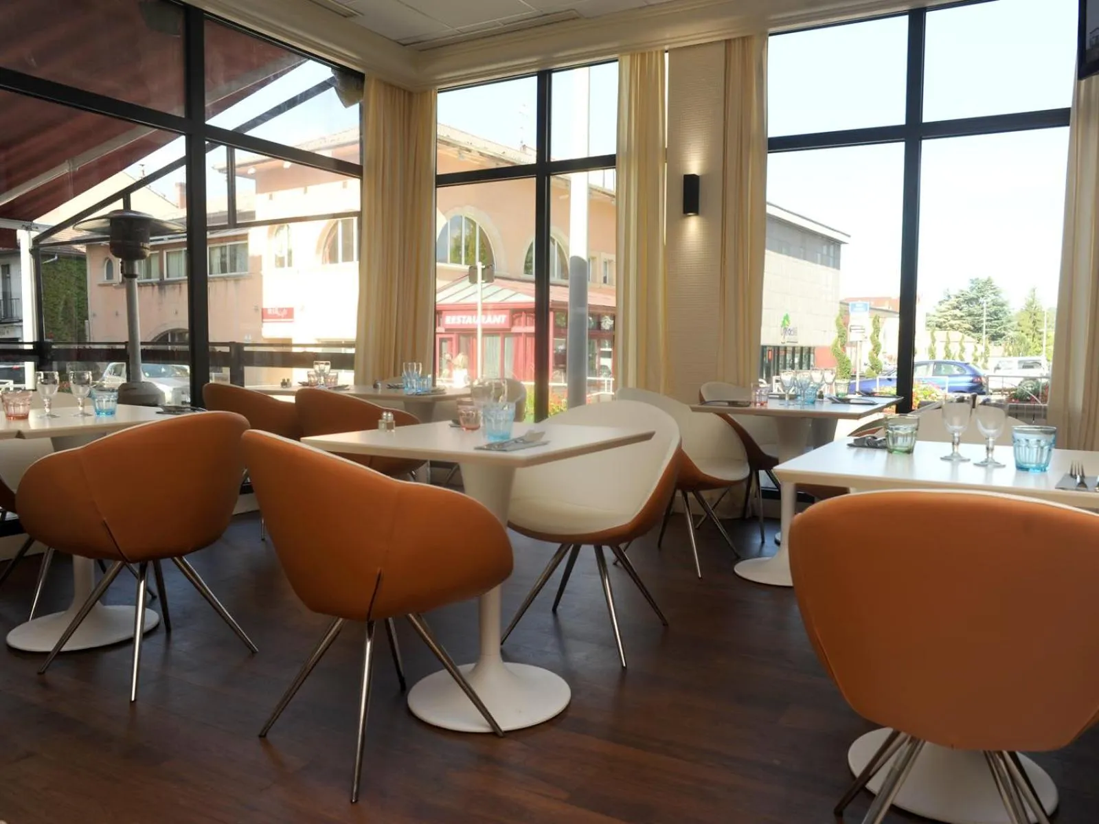 Restaurant/Places to Eat in Hotel Central Parc Oyonnax