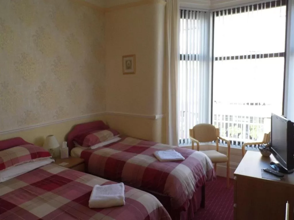 Comfort Triple Room with Shower in The Pembroke