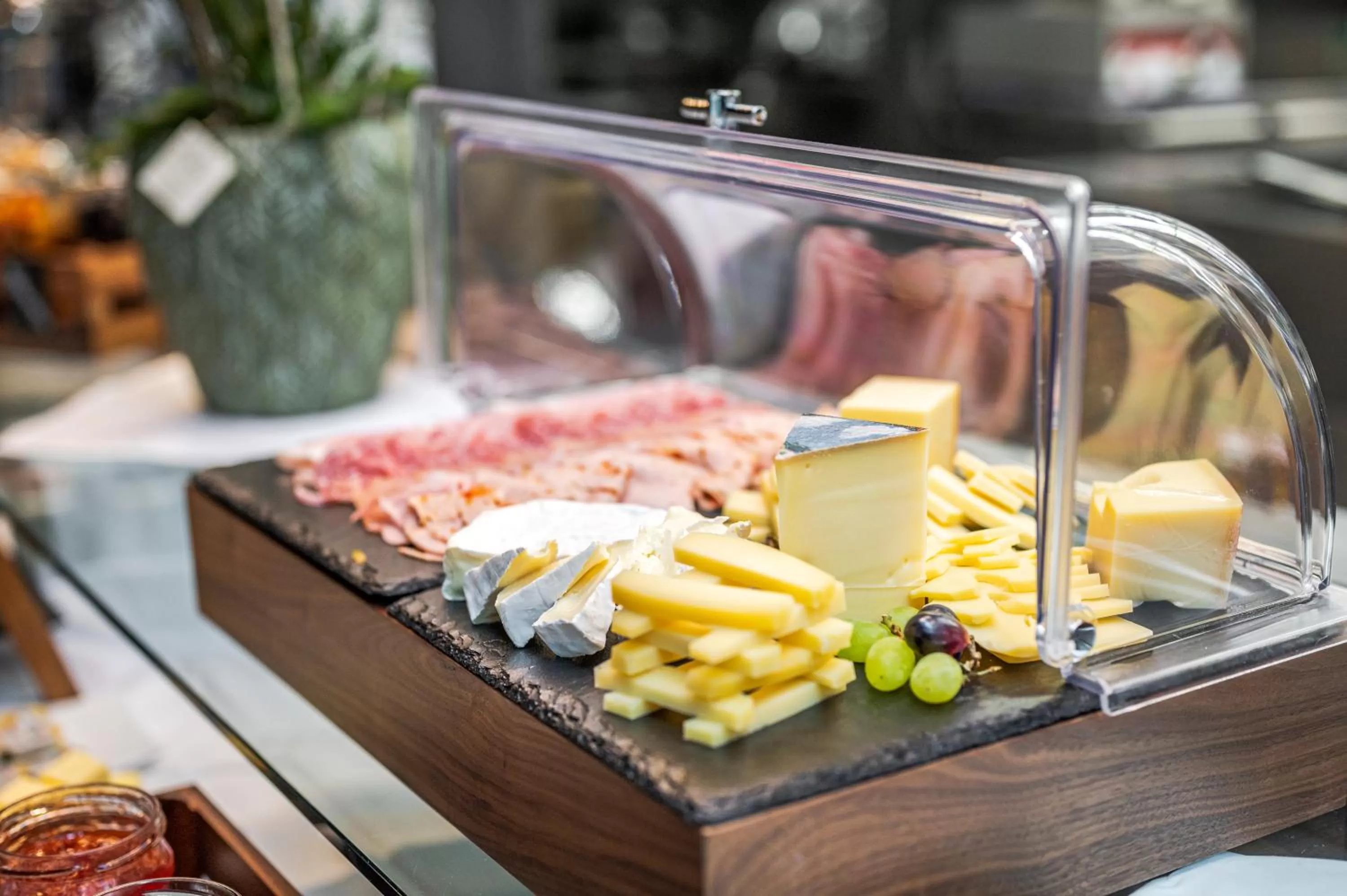 Breakfast in Hotel Hofgarten Luzern