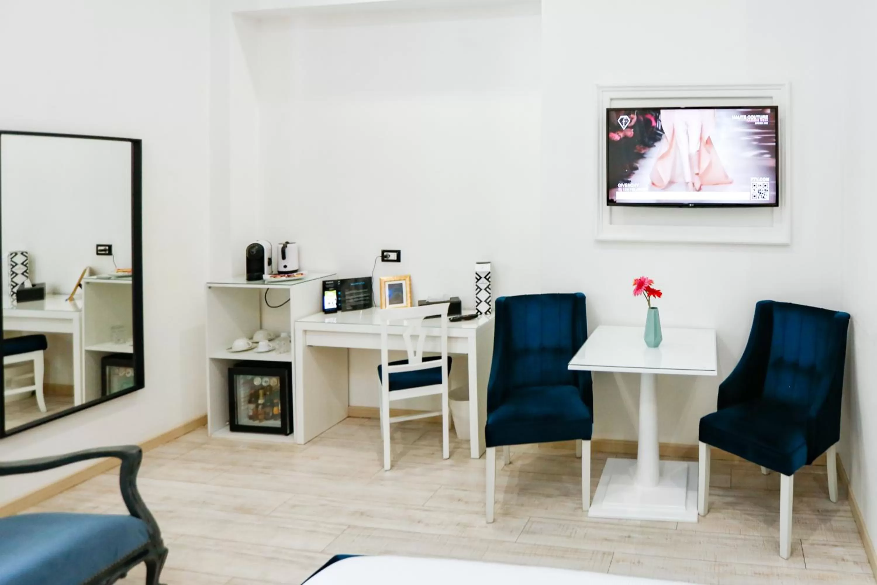 TV and multimedia in Escape Luxury Suite - CA Domus Collection