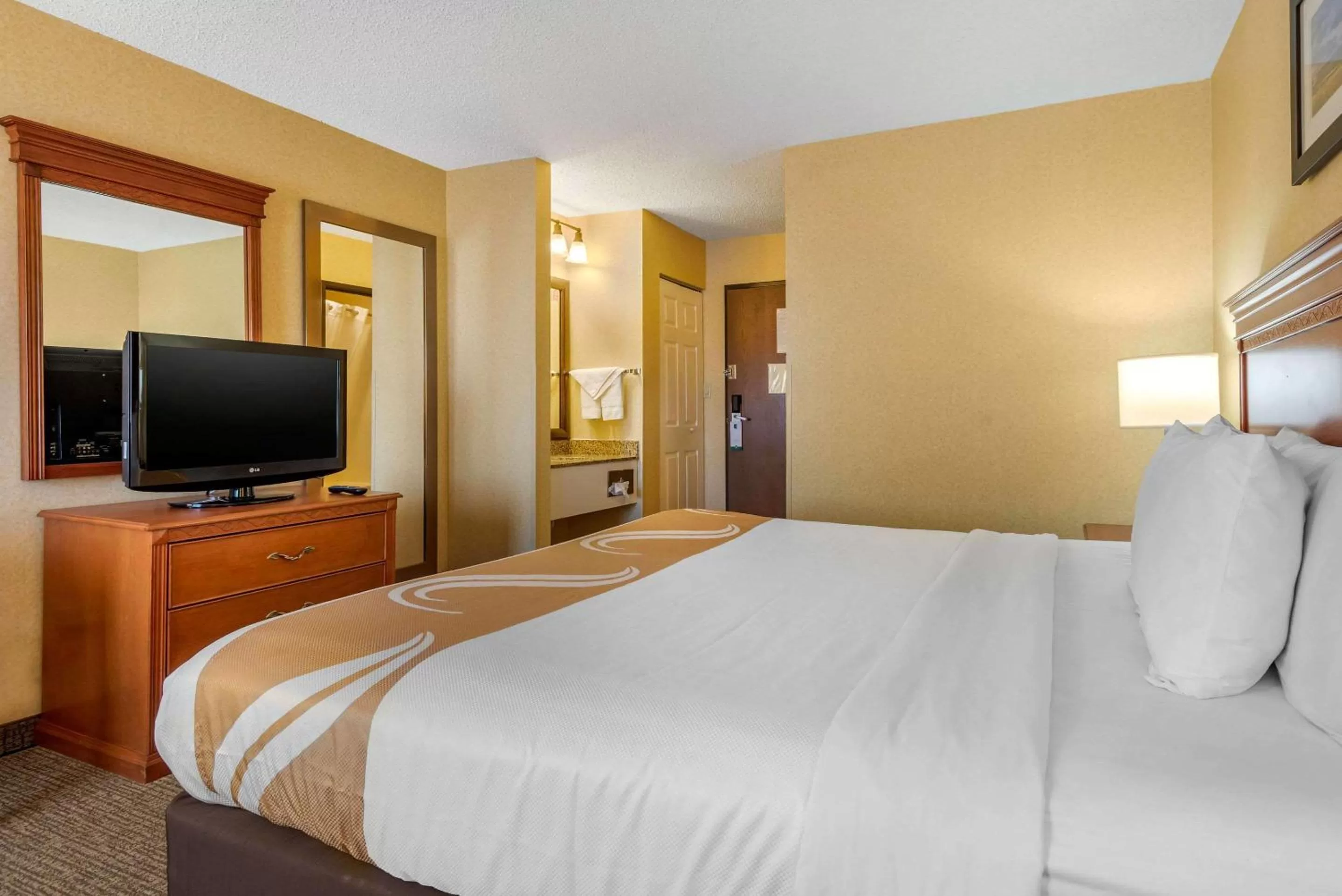 Photo of the whole room, Bed in Quality Inn Pueblo North