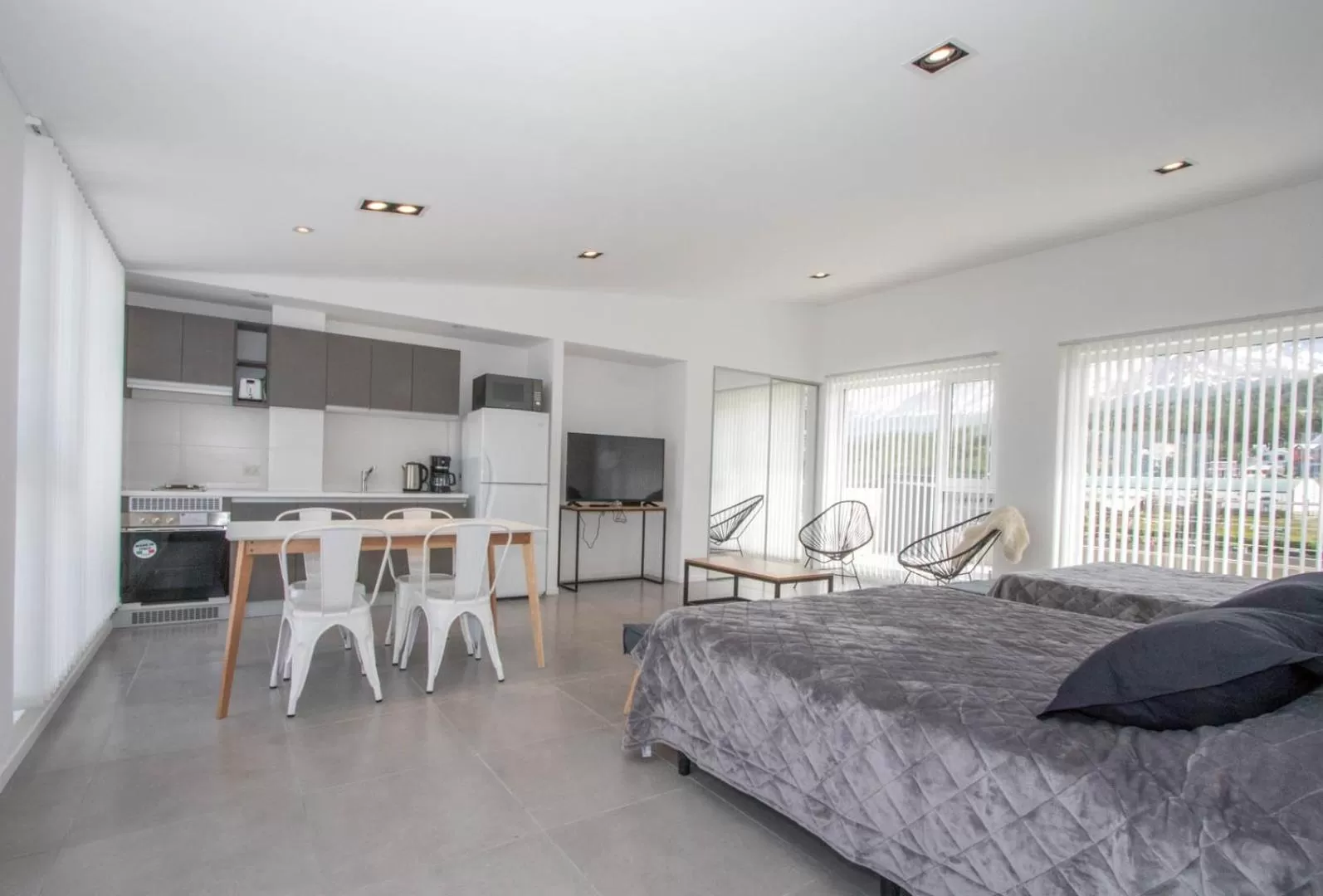 Photo of the whole room in De la Costa Apartamentos