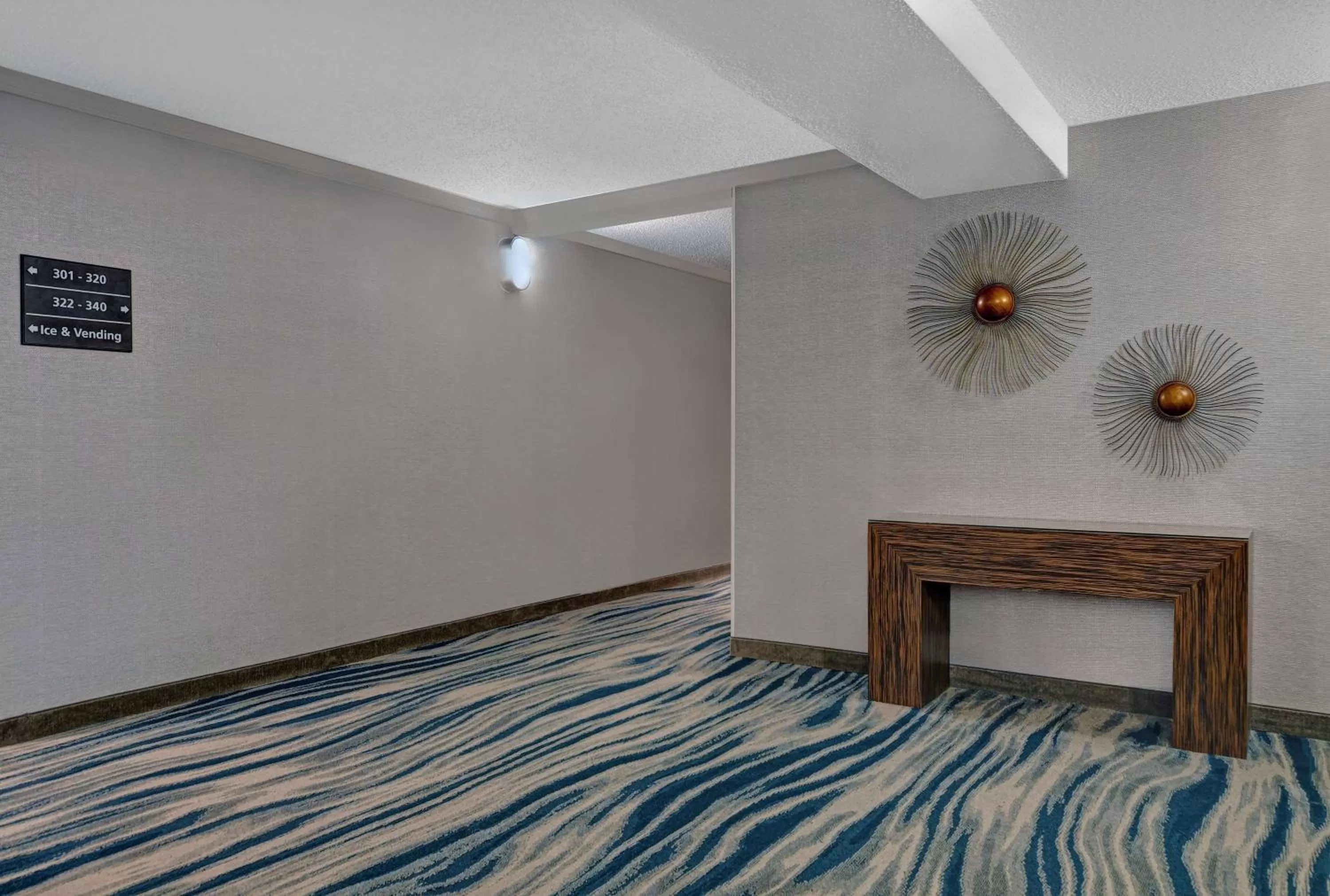 Property building in Hampton Inn Patriots Point