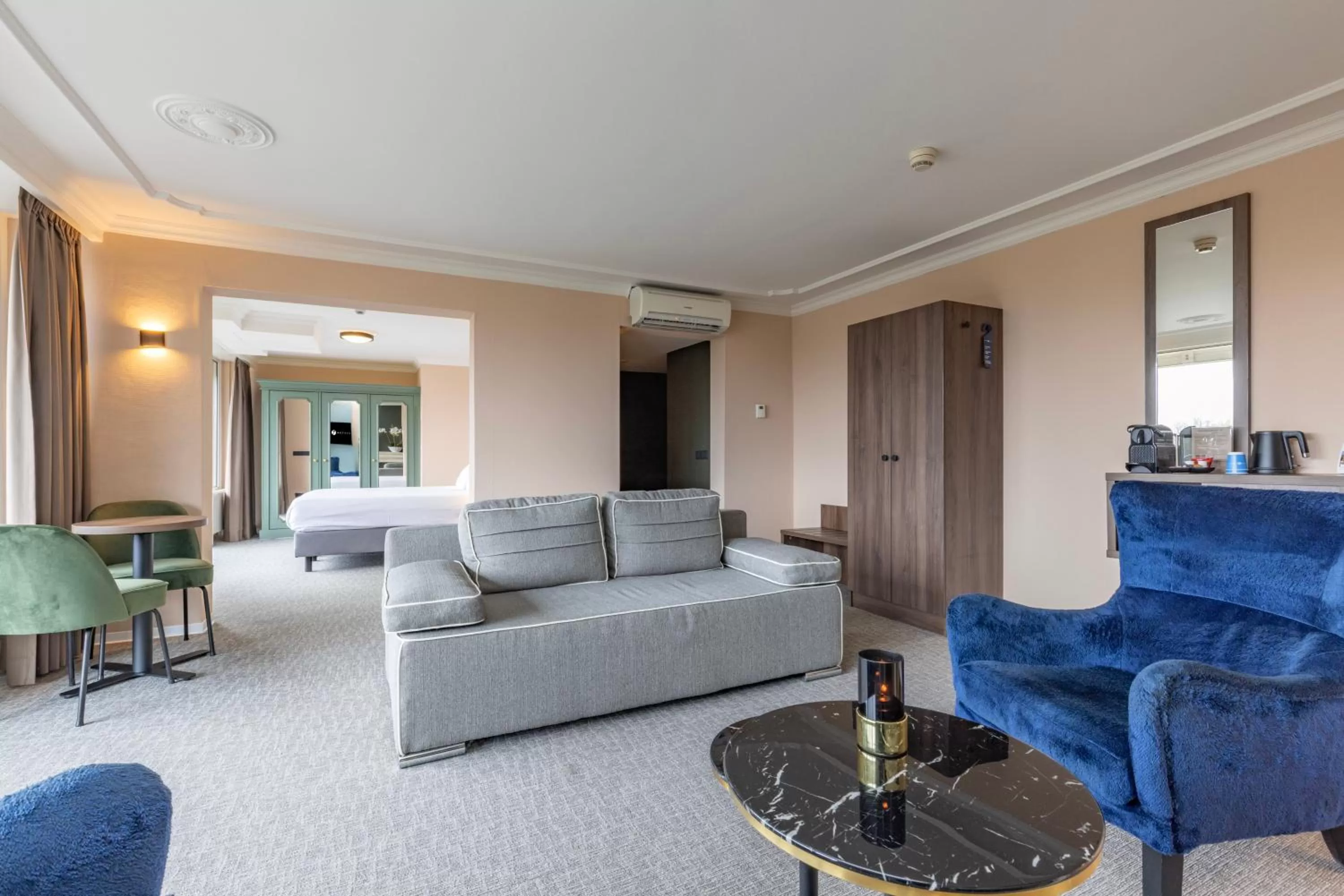 Seating area in Fletcher Familiehotel De Hunzebergen