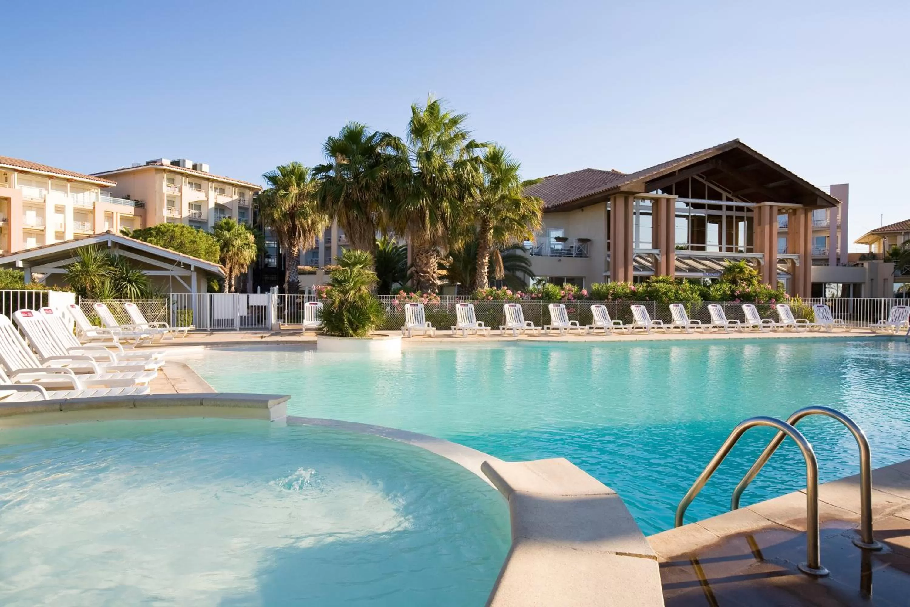Swimming pool in Mercure Thalasso & Spa Port Fréjus