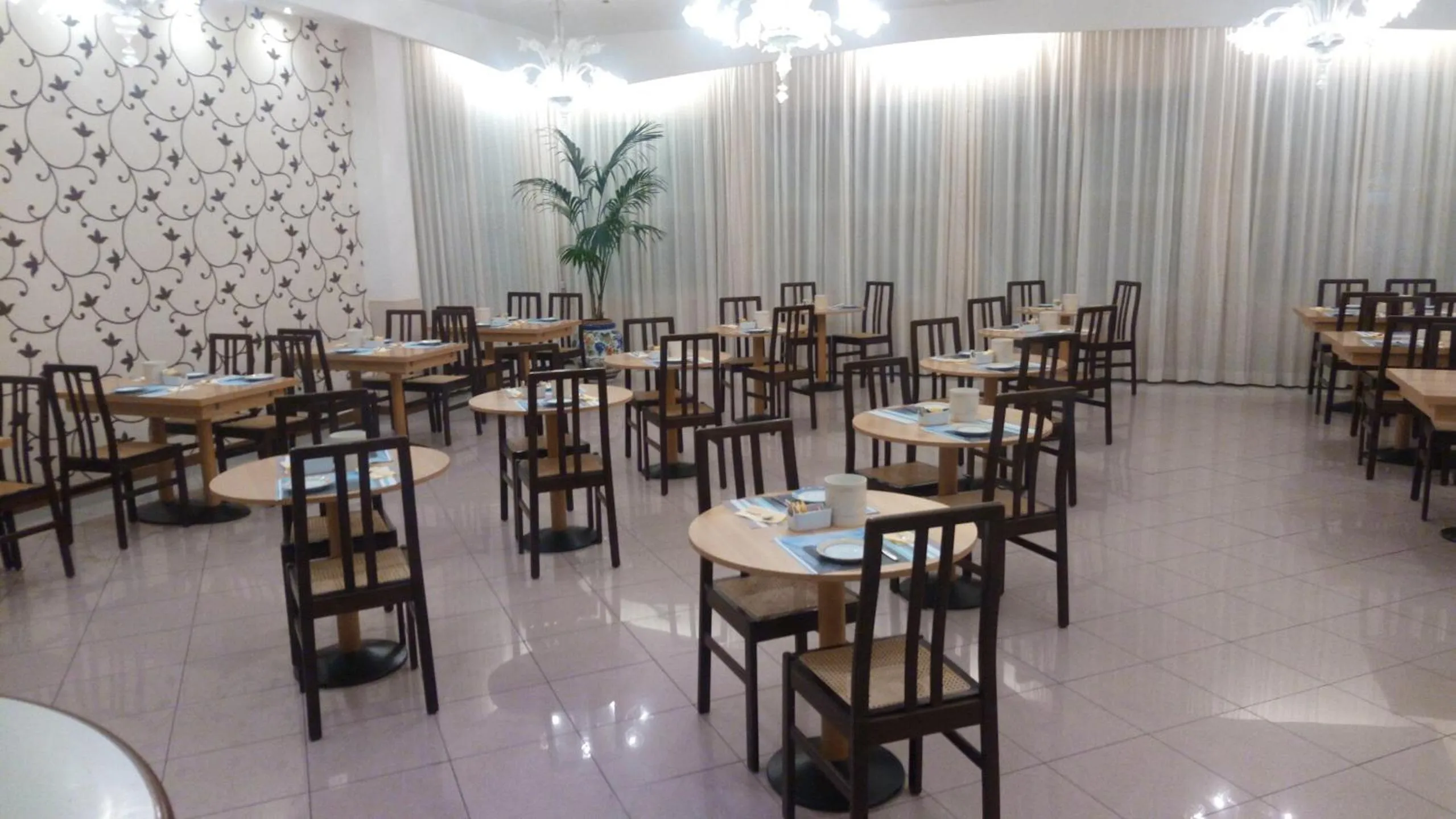 Restaurant/places to eat in ACasaMia WelcHome Hotel