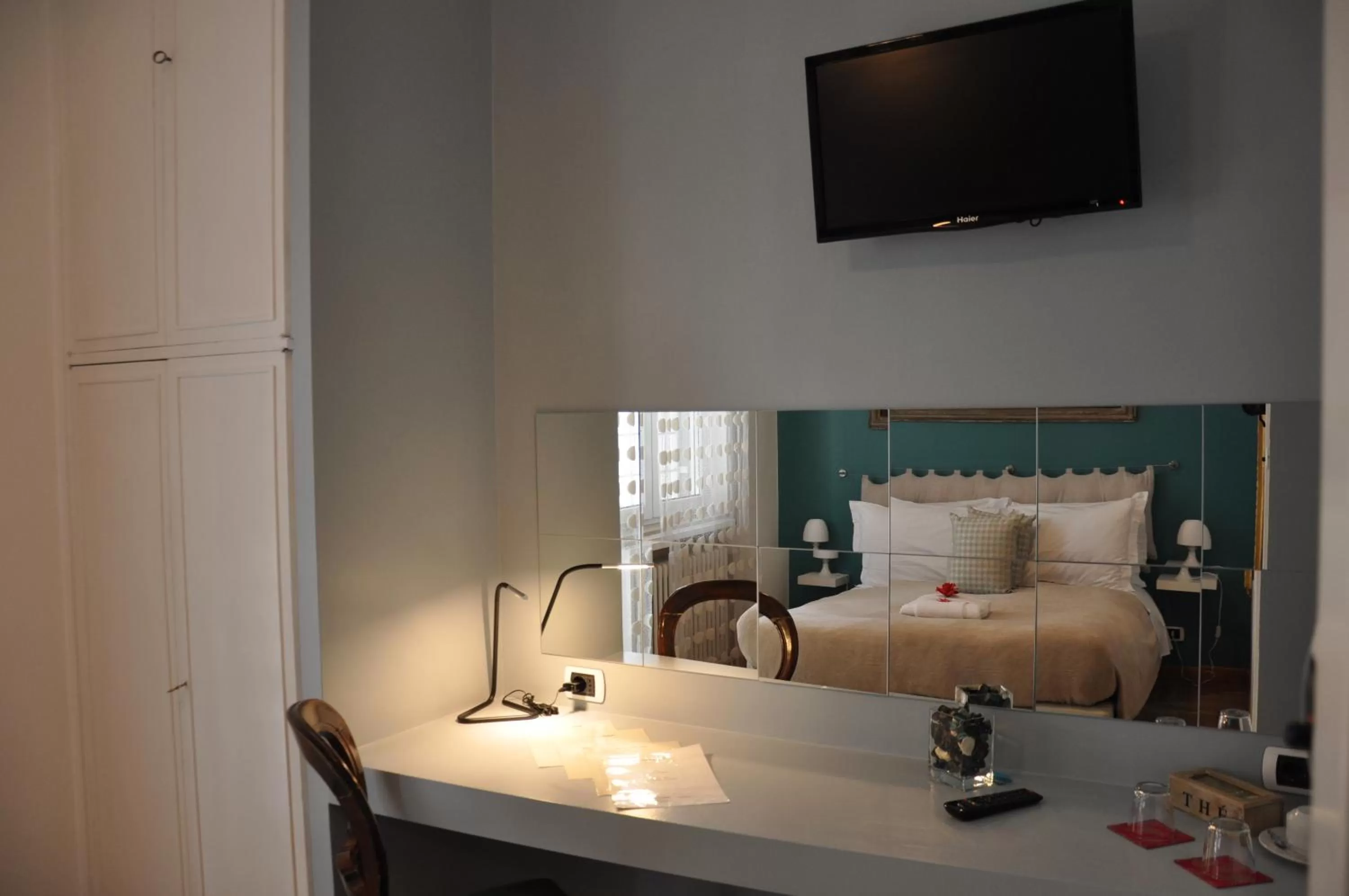 Photo of the whole room, Bed in Sweet Home Parioli