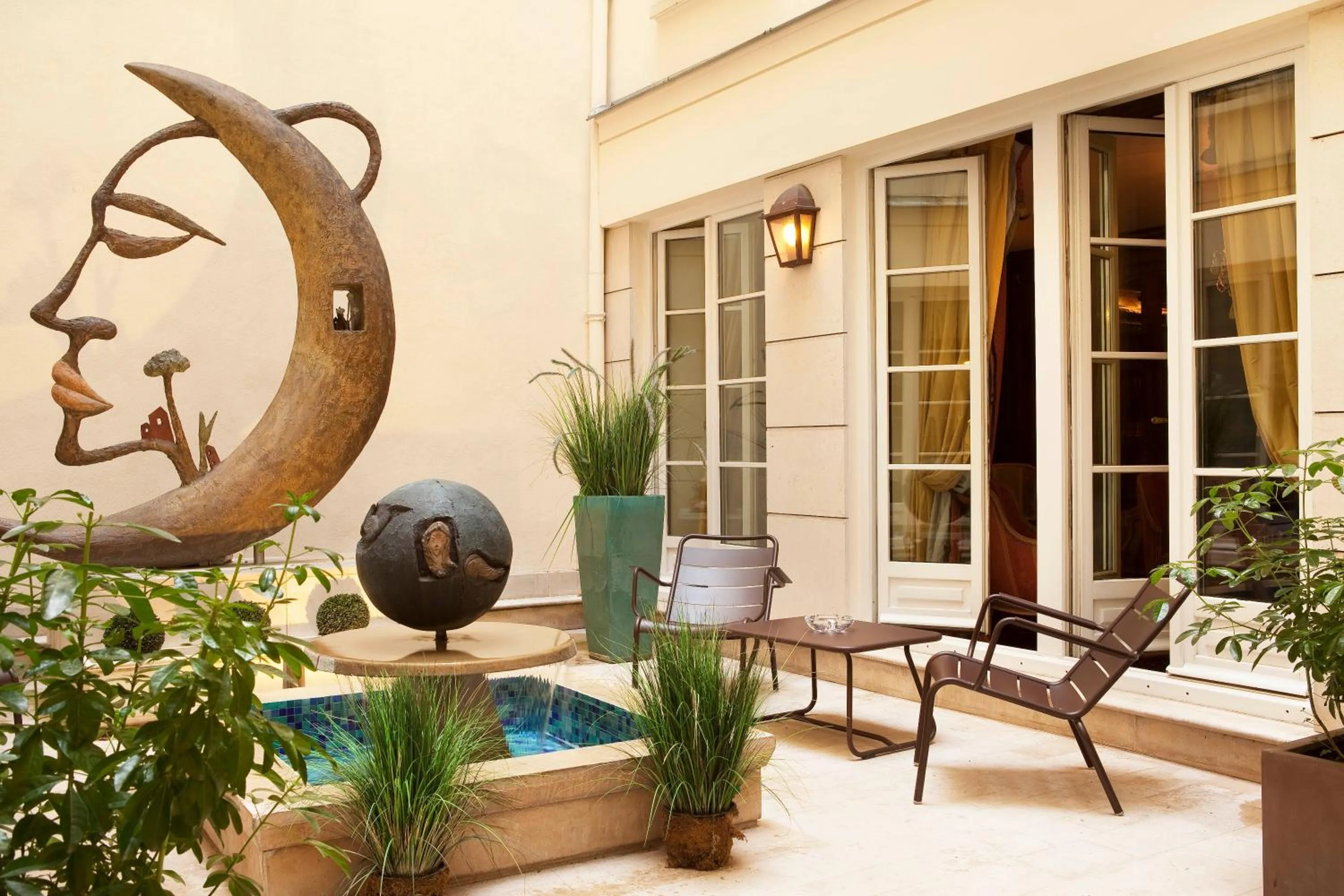 Patio in Hotel Luxembourg Parc