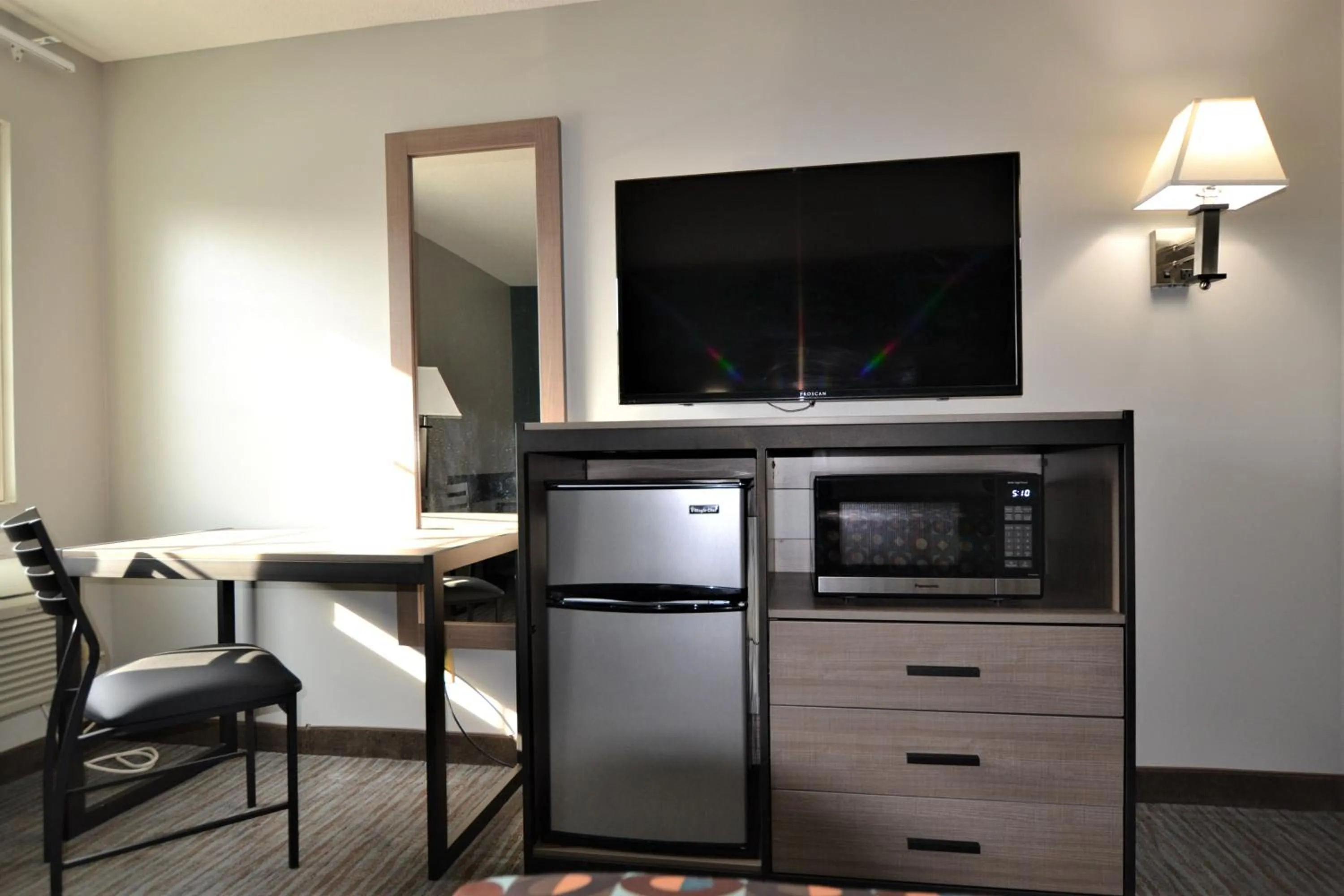 TV and multimedia in Countryside Inn & Suites Omaha East-Council Bluffs IA