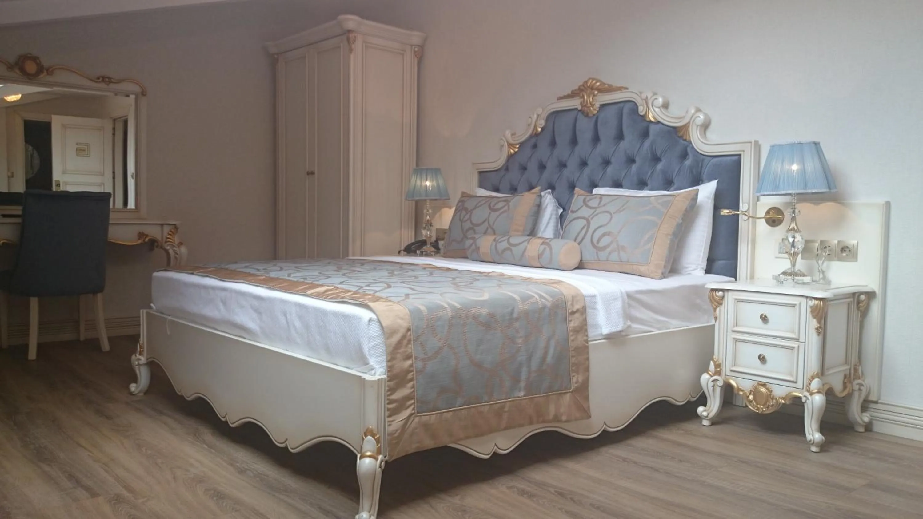 Bedroom in Glorious Hotel